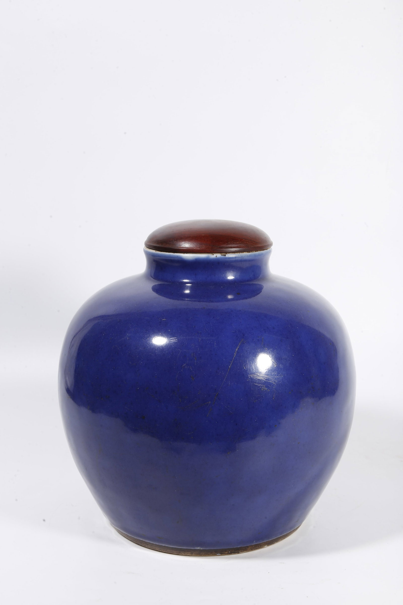 A COVERED JAR WITH SPLASHED?BLUE GLAZE - 6
