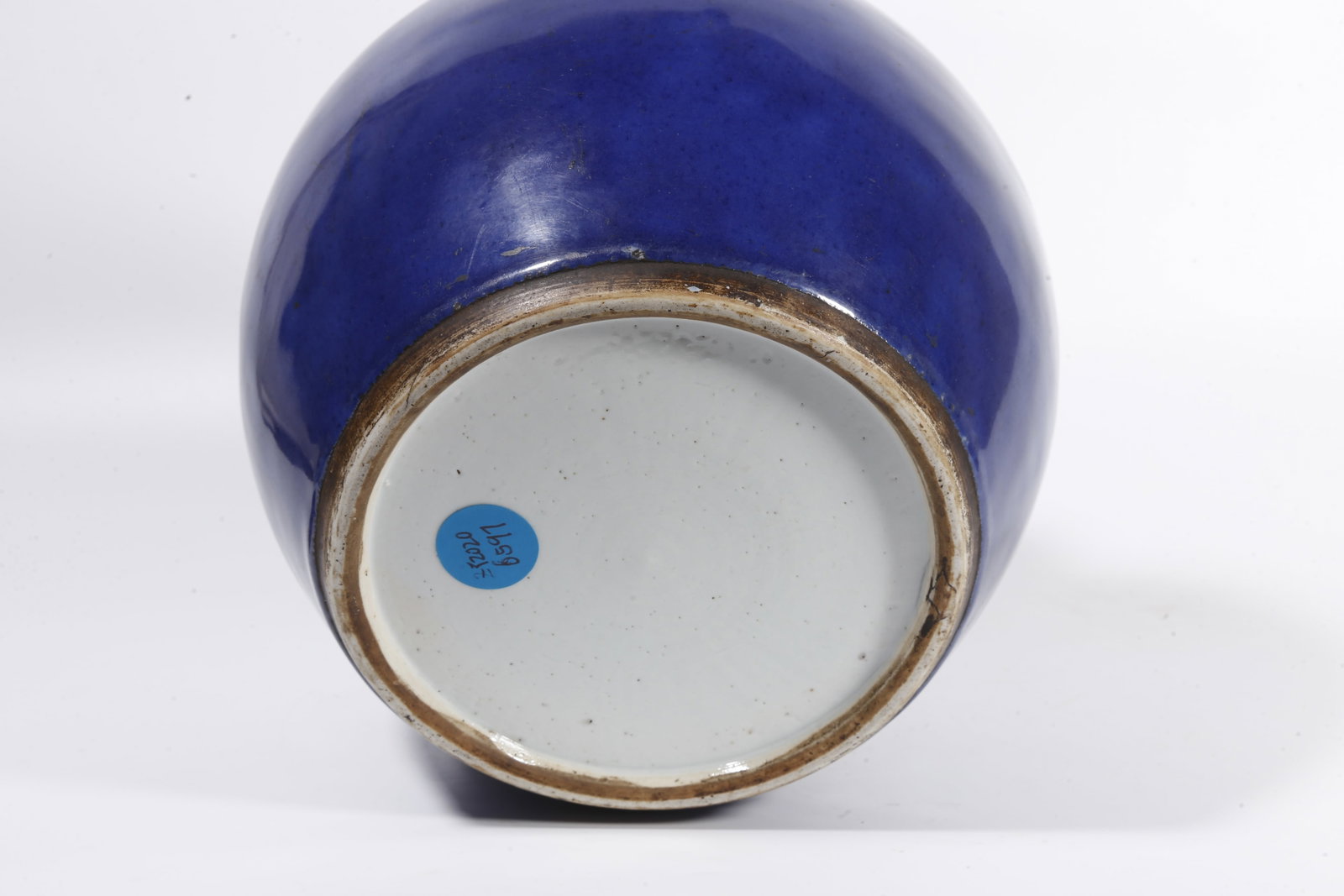 A COVERED JAR WITH SPLASHED?BLUE GLAZE - 9