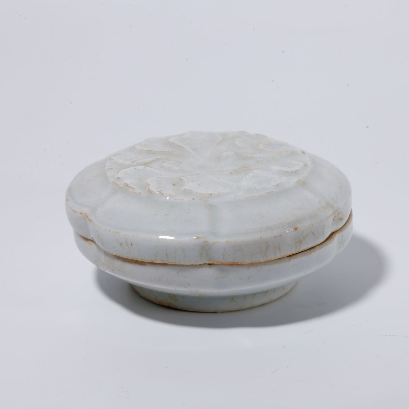 A SHADOW?CELADON GLAZED COVERED BOX WITH FLORAL PATTERN (1 of 9)