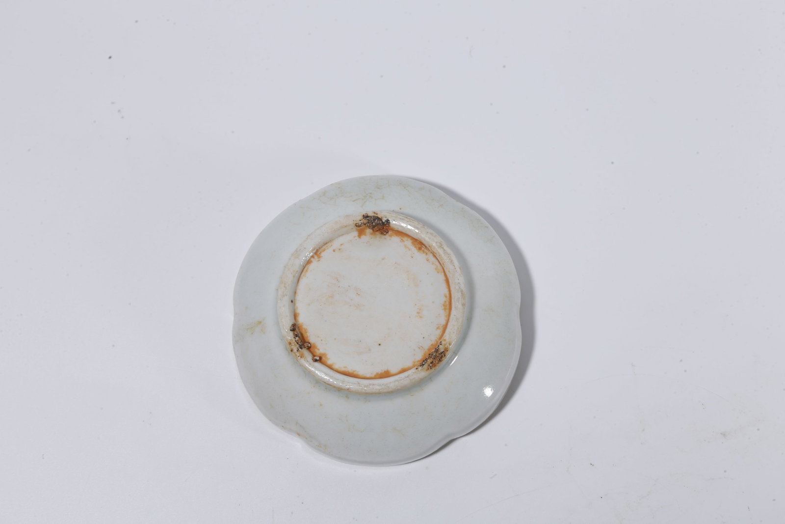 A SHADOW?CELADON GLAZED COVERED BOX WITH FLORAL PATTERN - 9