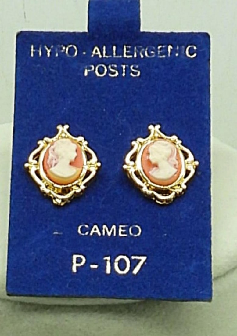 (7) CAMEO PIECES - 4
