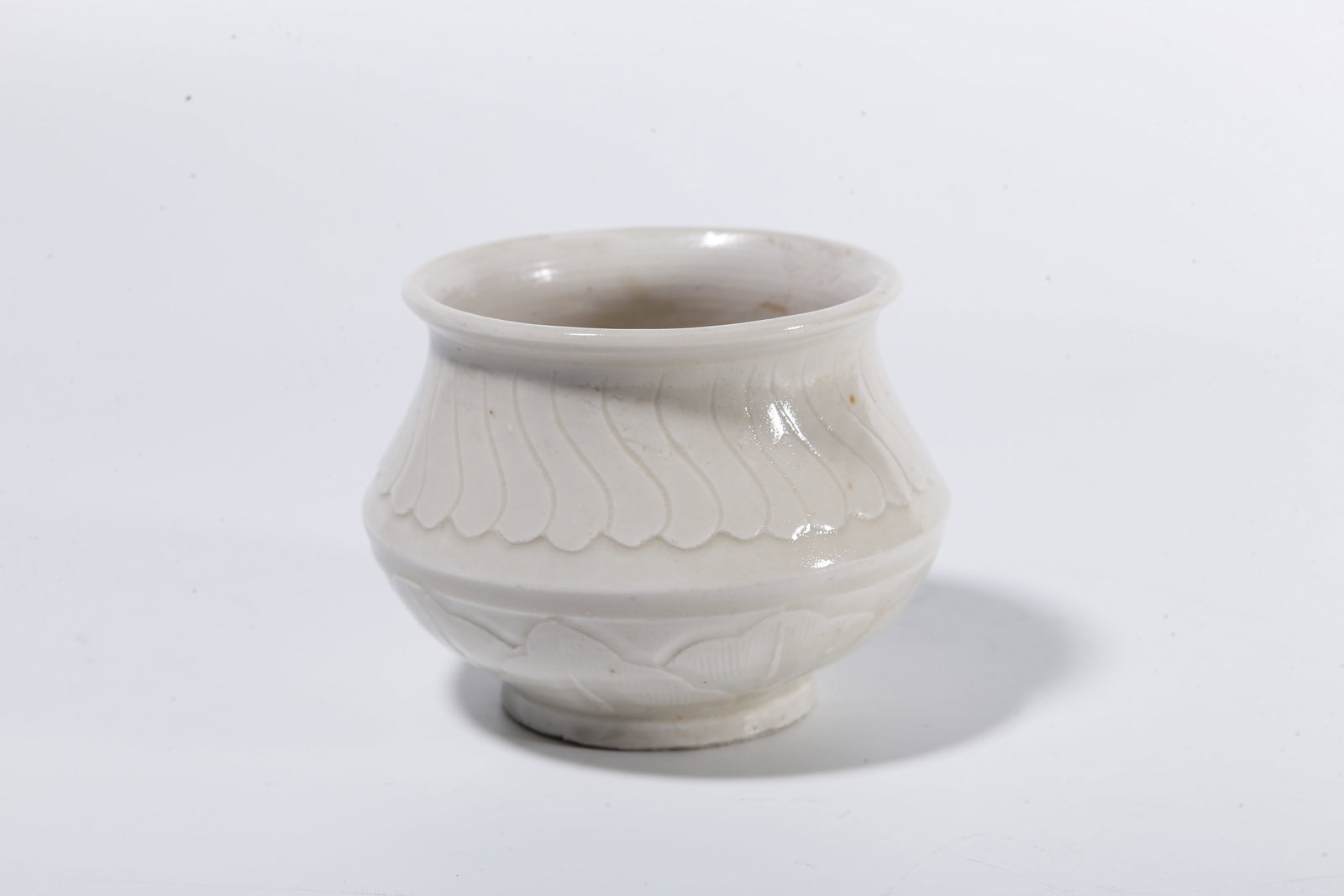 A DING WARE JAR WITH LOTUS PATTERN - 3
