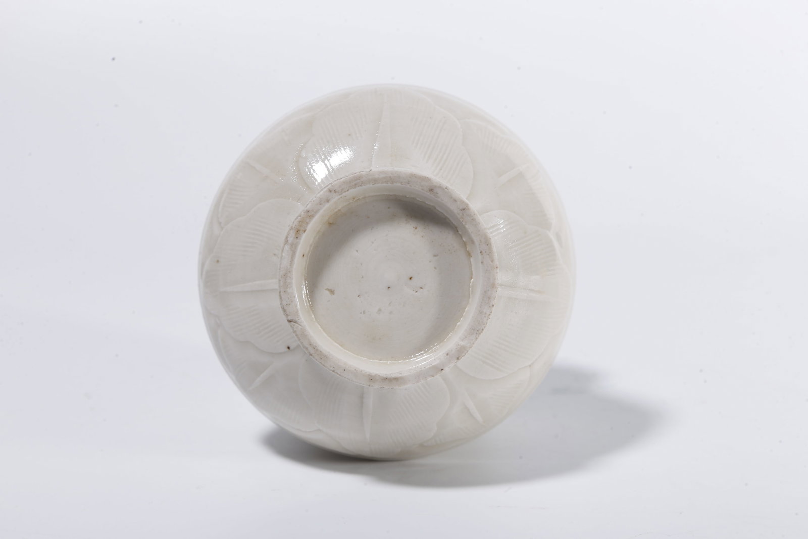 A DING WARE JAR WITH LOTUS PATTERN - 9
