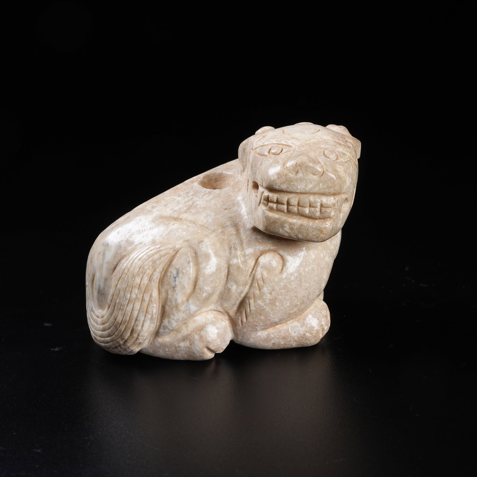 A ARCHAIC JADE RECUMBENT BEAST PENDANT-ORNAMENT: Archaic Jade Recumbent Beast Pendant-Ornament