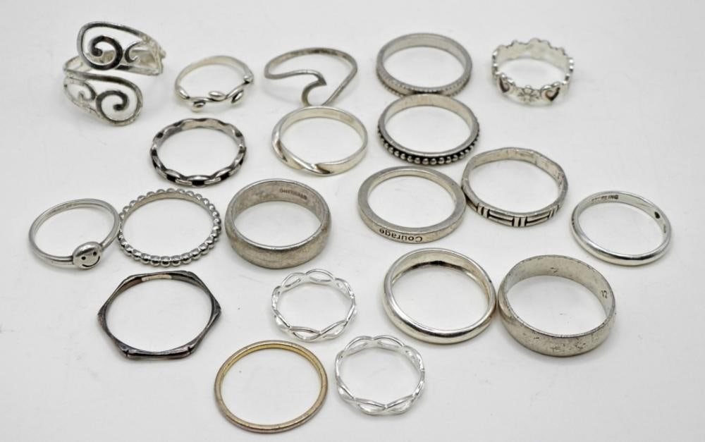 20CT GREAT VARIETY STERLING LADIES RINGS: 20CT GREAT VARIETY STERLING LADIES RINGS