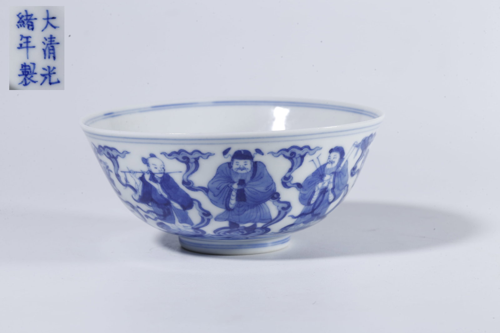 A BLUE-AND-WHITE BOWL WITH "EIGHT IMMORTALS CROSSING THE SEA" DESIGN: Blue-and-White Bowl with "Eight Immortals Crossing the Sea" Design