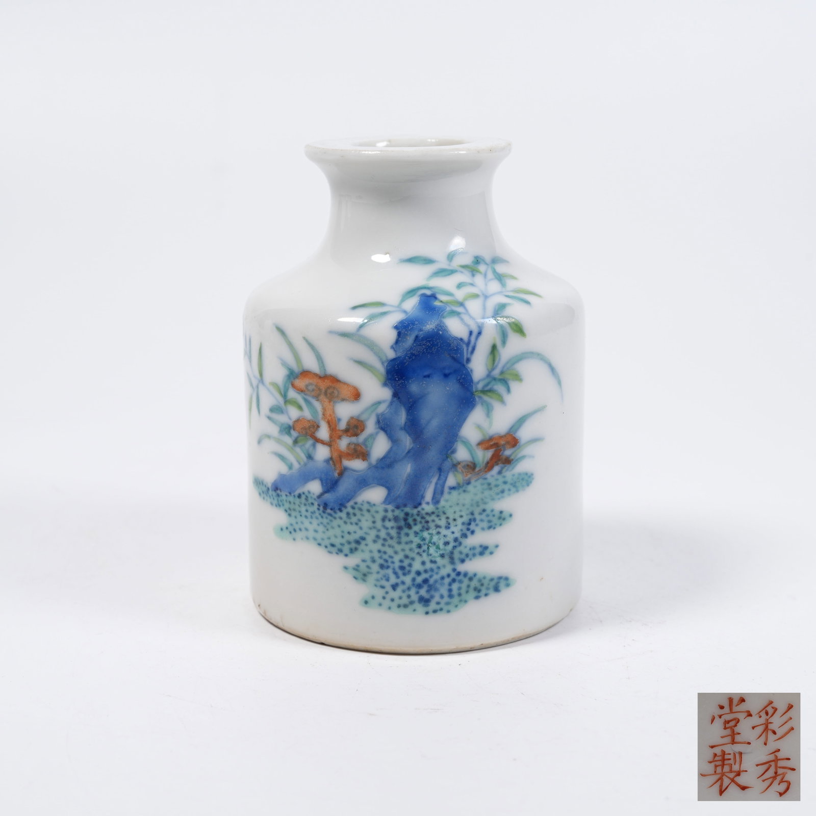 A DOUCAI SMALL VASE WITH FIGURE PATTERNS (1 of 9)