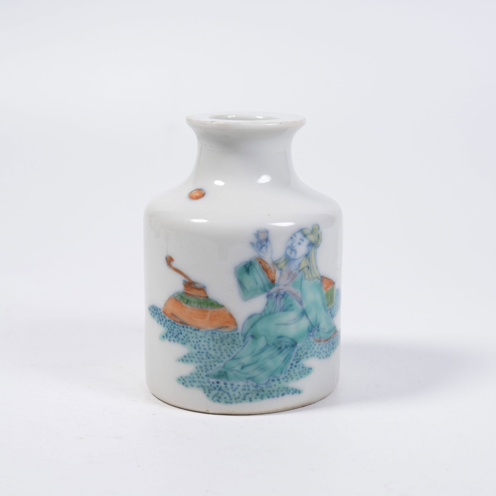 A DOUCAI SMALL VASE WITH FIGURE PATTERNS - 6