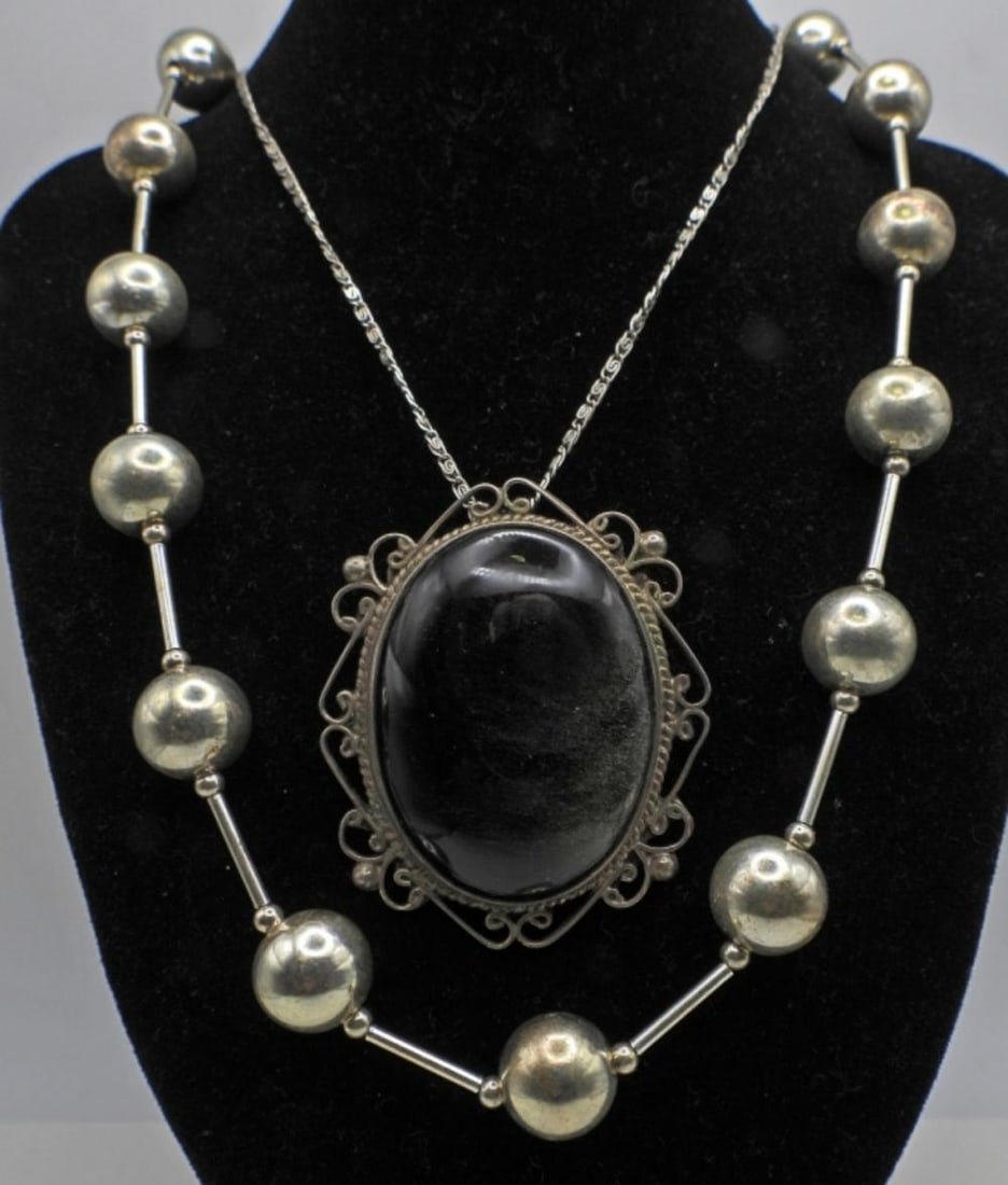 2 VINTAGE STERLING SILVER NECKLACES (1 of 3)