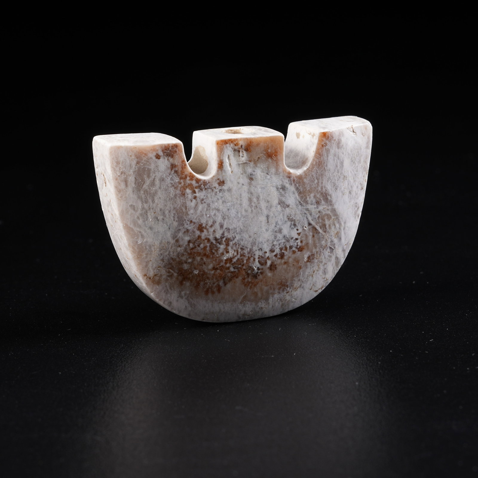 A ANCIENT JADE PENDANT (1 of 9)