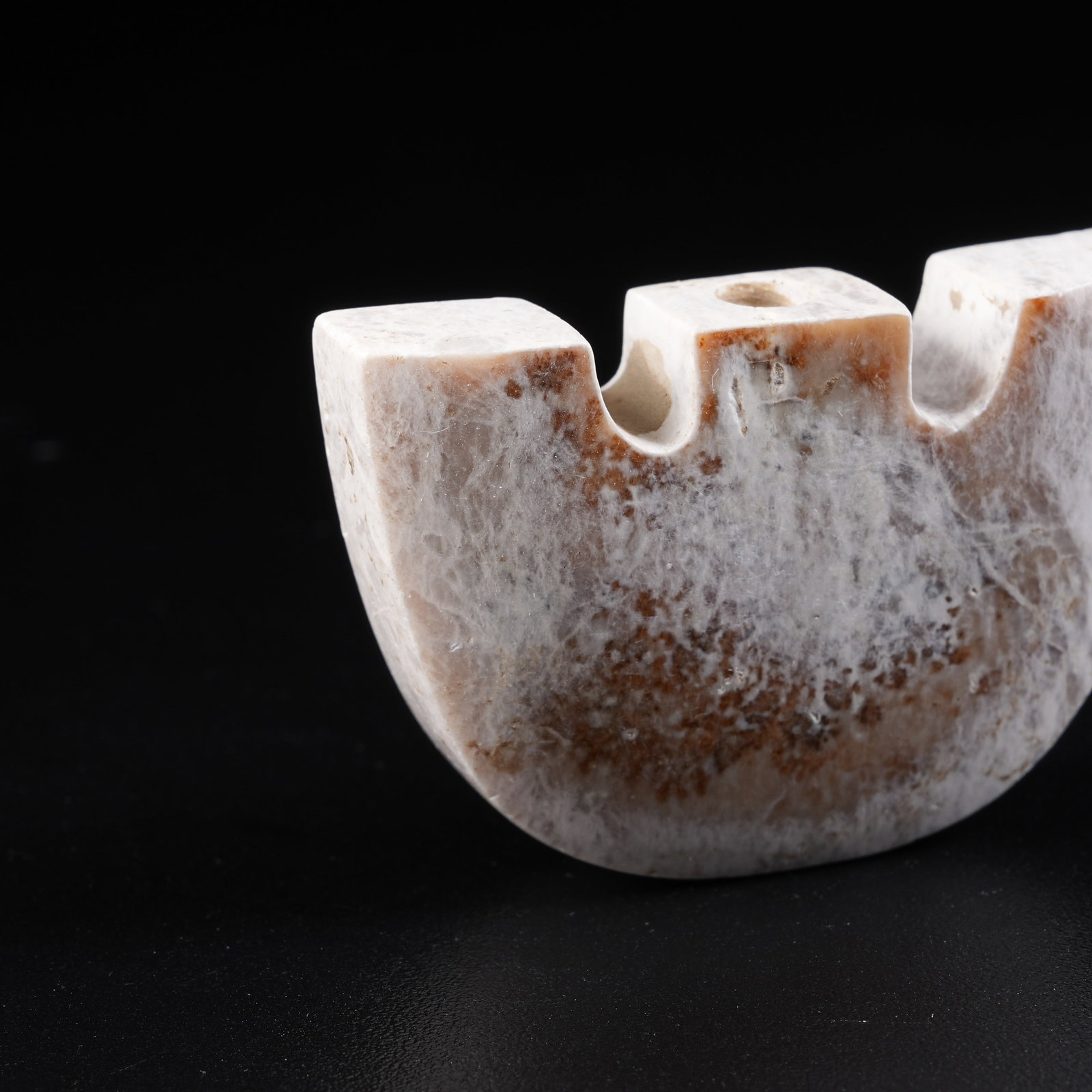 A ANCIENT JADE PENDANT - 2
