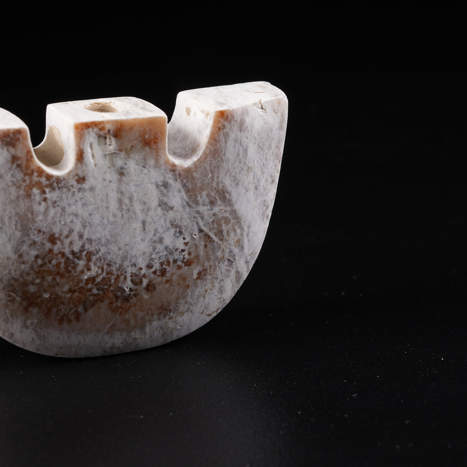A ANCIENT JADE PENDANT - 3
