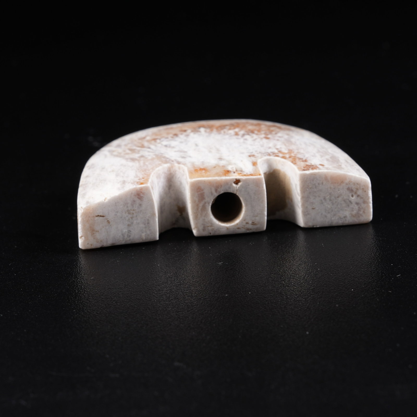 A ANCIENT JADE PENDANT - 8
