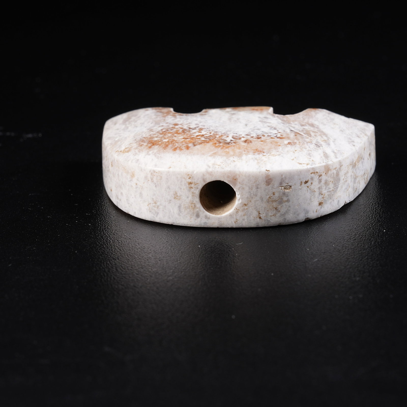 A ANCIENT JADE PENDANT - 9