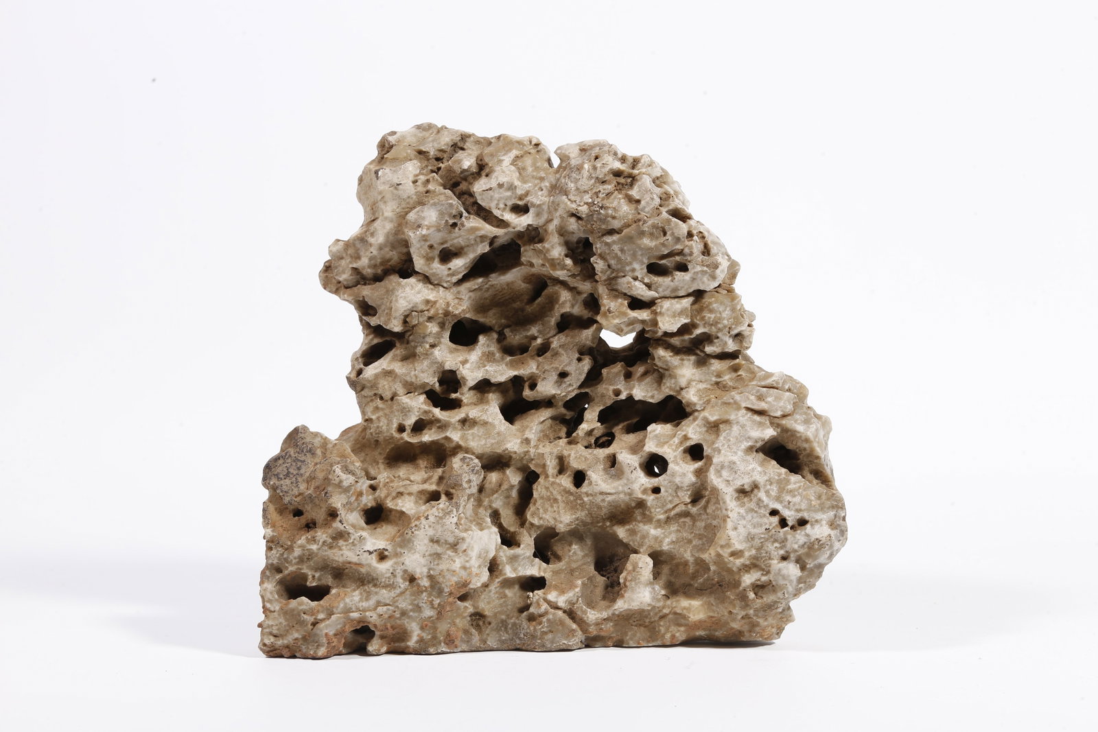 A STONE MOUNTAIN-SHAPED ORNAMENT: Stone Mountain-Shaped Ornament