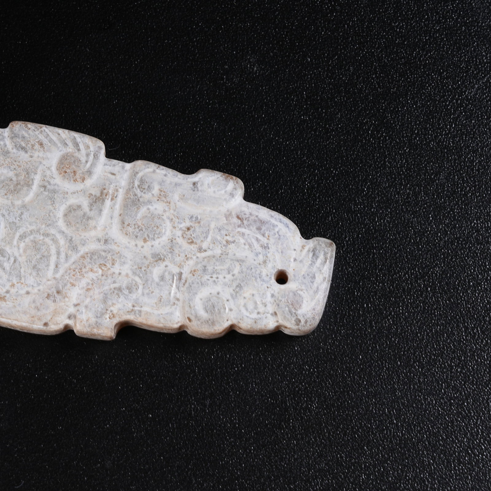 A ANCIENT JADE PENDANT WITH HOOKED CLOUD PATTERNS - 2