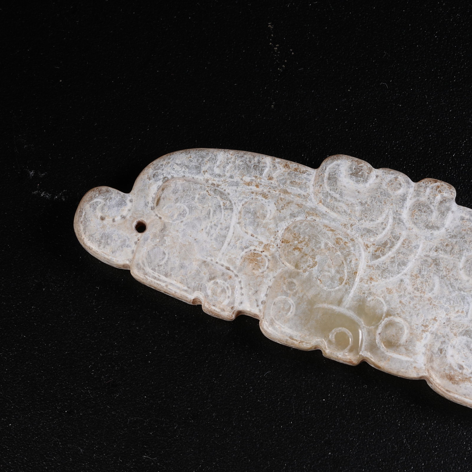 A ANCIENT JADE PENDANT WITH HOOKED CLOUD PATTERNS - 3