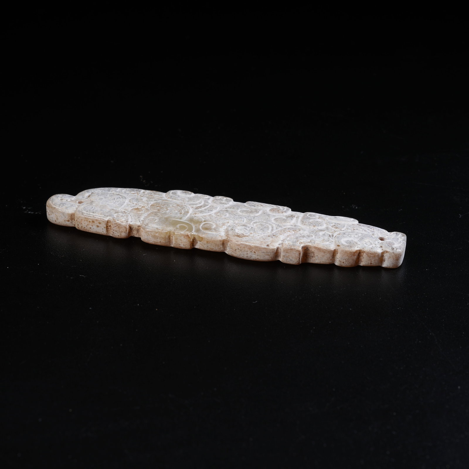 A ANCIENT JADE PENDANT WITH HOOKED CLOUD PATTERNS - 4