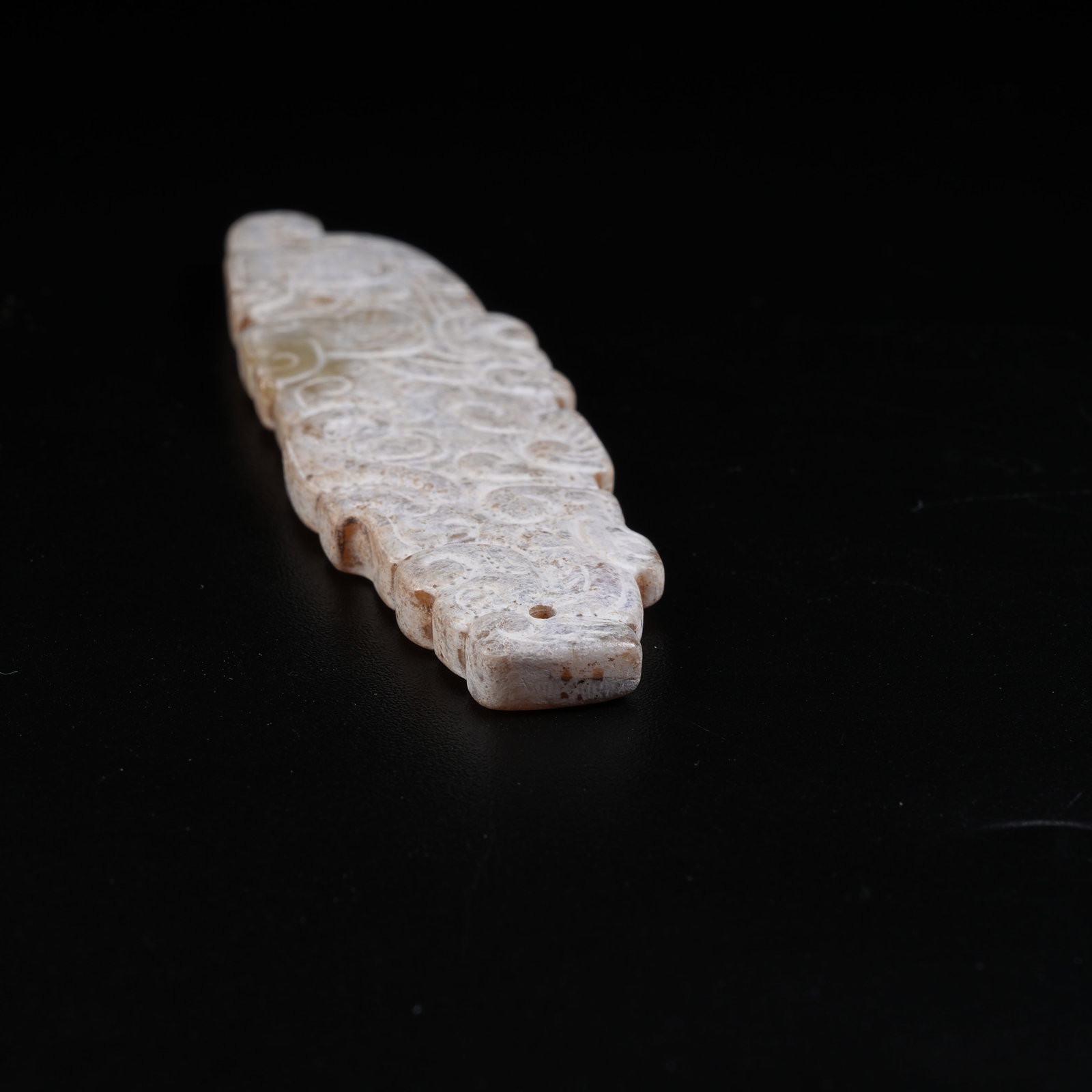 A ANCIENT JADE PENDANT WITH HOOKED CLOUD PATTERNS - 5