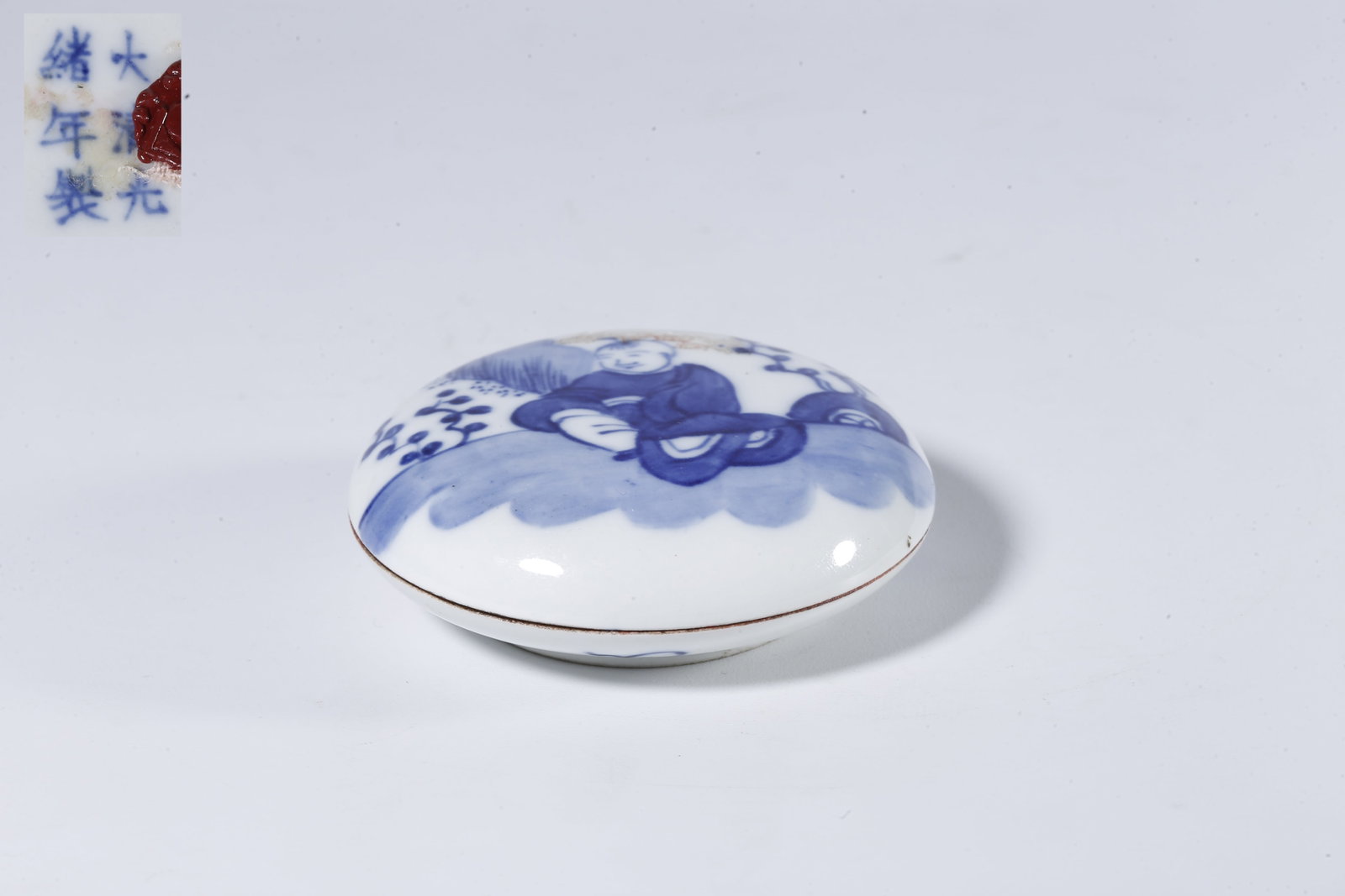 A BLUE-AND-WHITE ROUGE BOX WITH NARRATIVE FIGURE SCENE (1 of 9)