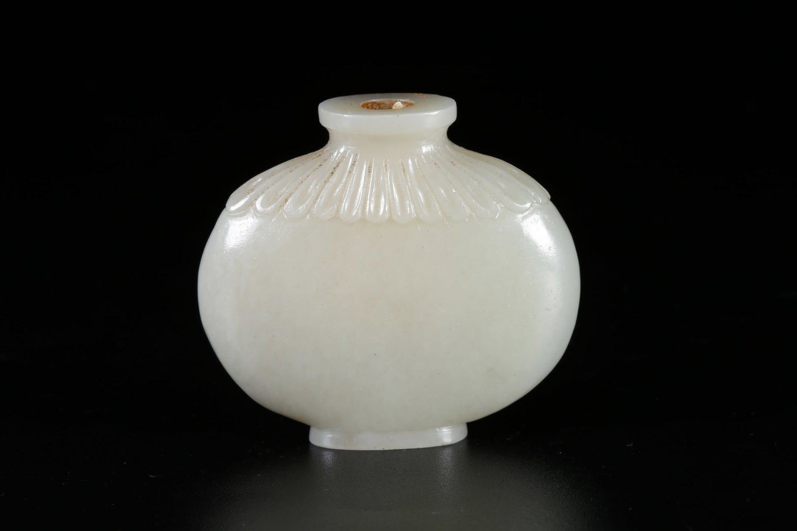 A HETIAN JADE SNUFF BOTTLE (1 of 10)