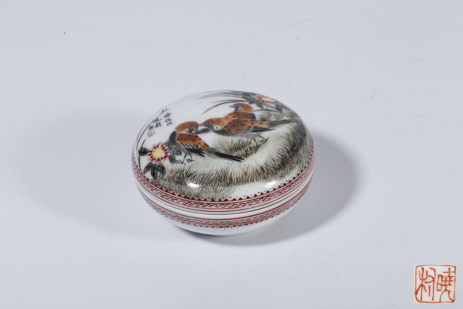 A FAMILLE ROSE ROUGE BOX WITH BIRD-AND-FLOWER DESIGN: Famille Rose Rouge Box with Bird-and-Flower Design