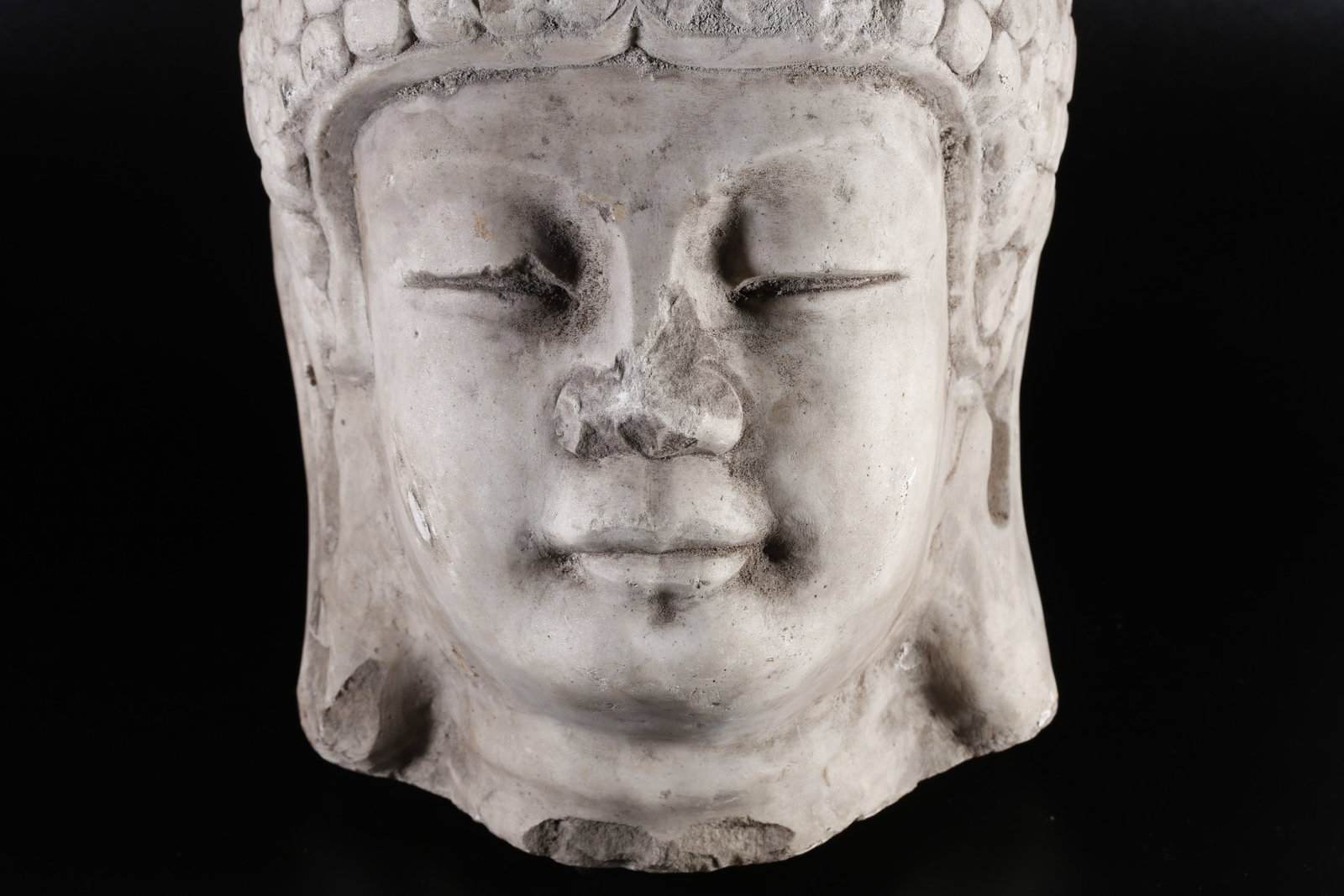 A WHITE MARBLE BUDDHA HEAD - 3