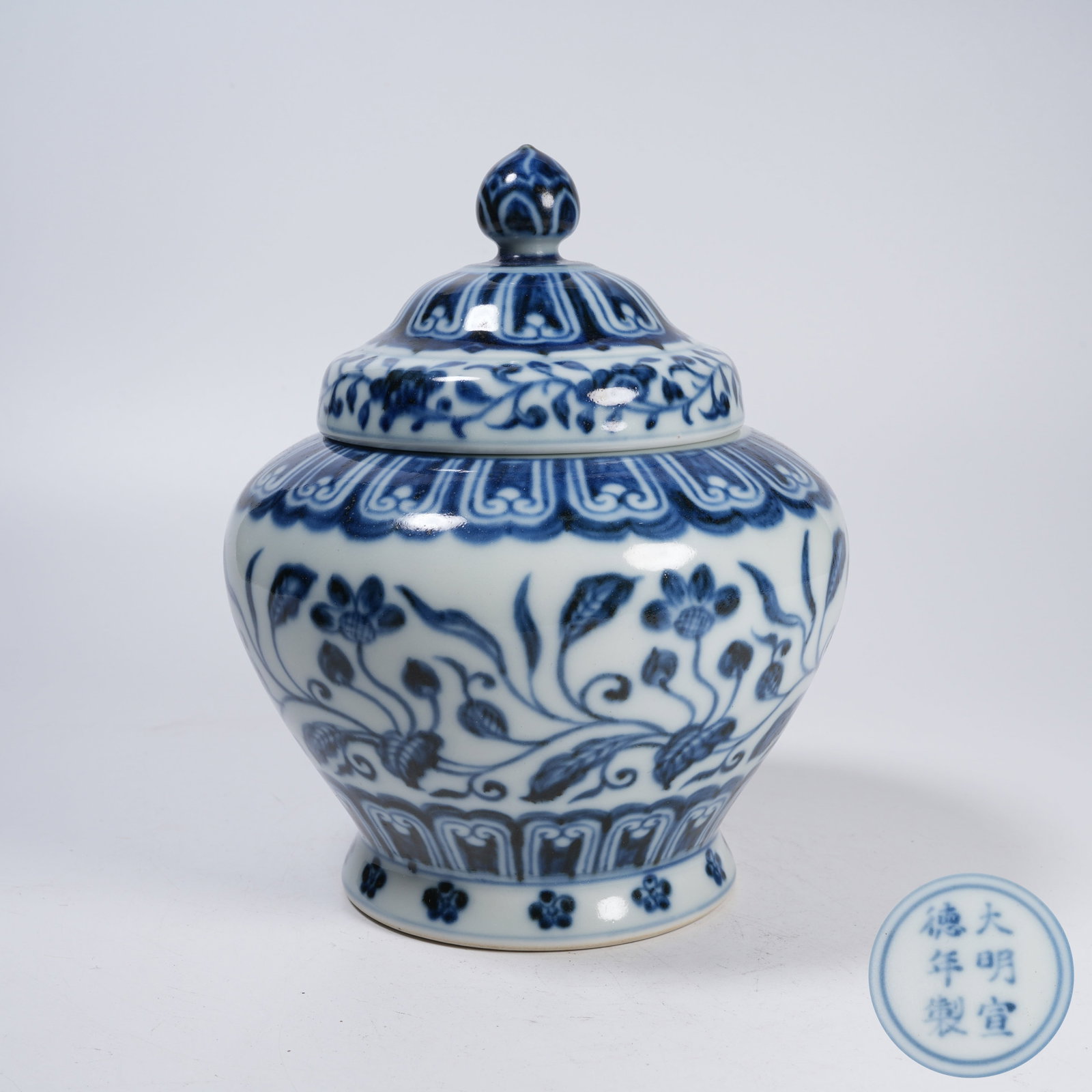 A BLUE AND WHITE COVERED JAR WITH FLORAL PATTERNS: Blue and White Covered Jar with Floral Patterns