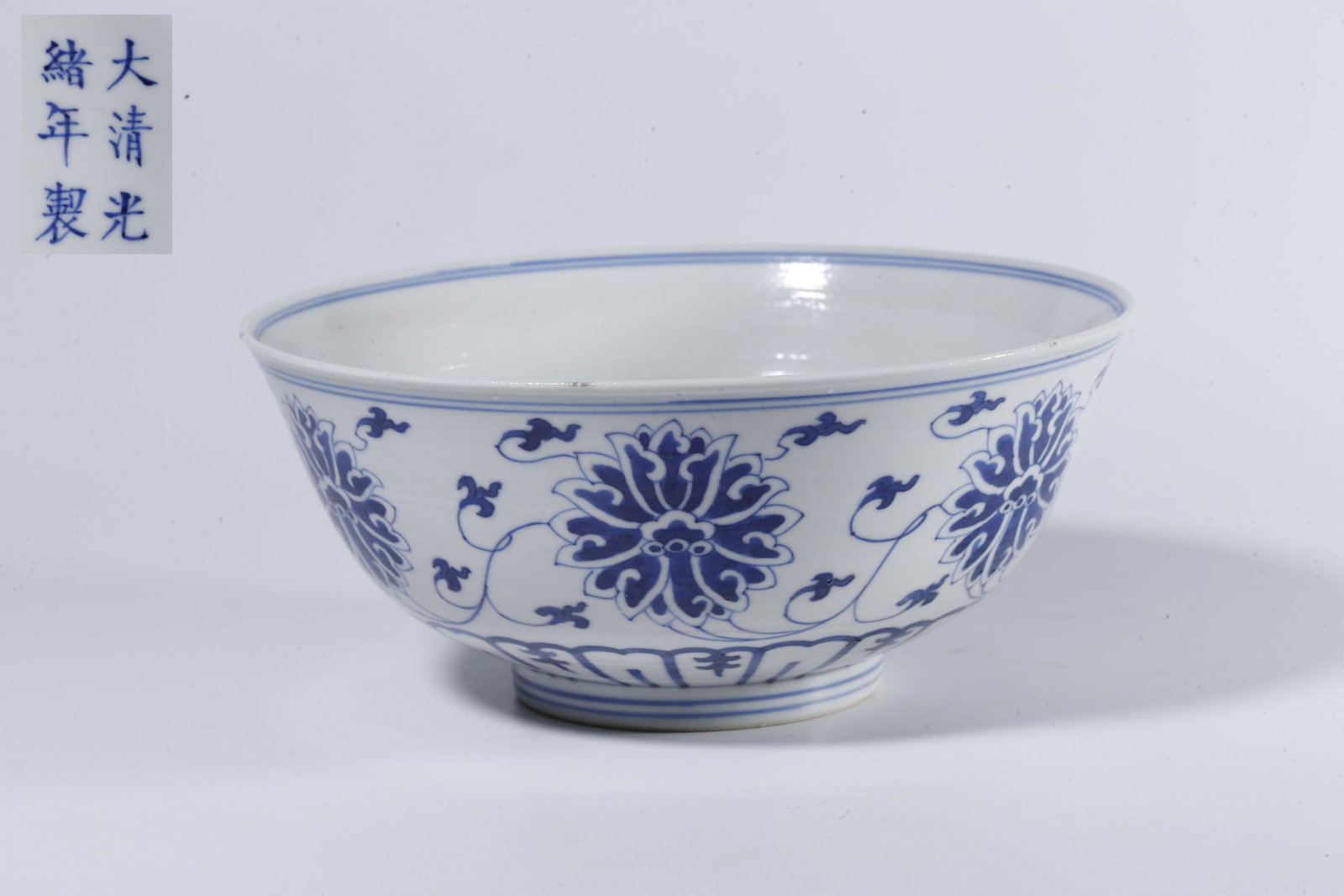 A BLUE-AND-WHITE BOWL WITH INTERLACED FLORAL SCROLLS (1 of 9)
