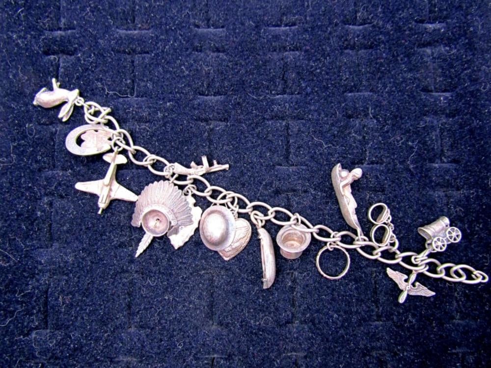 7INCH VINTAGE STERLING CHARM BRACELET: 7INCH VINTAGE STERLING CHARM BRACELET