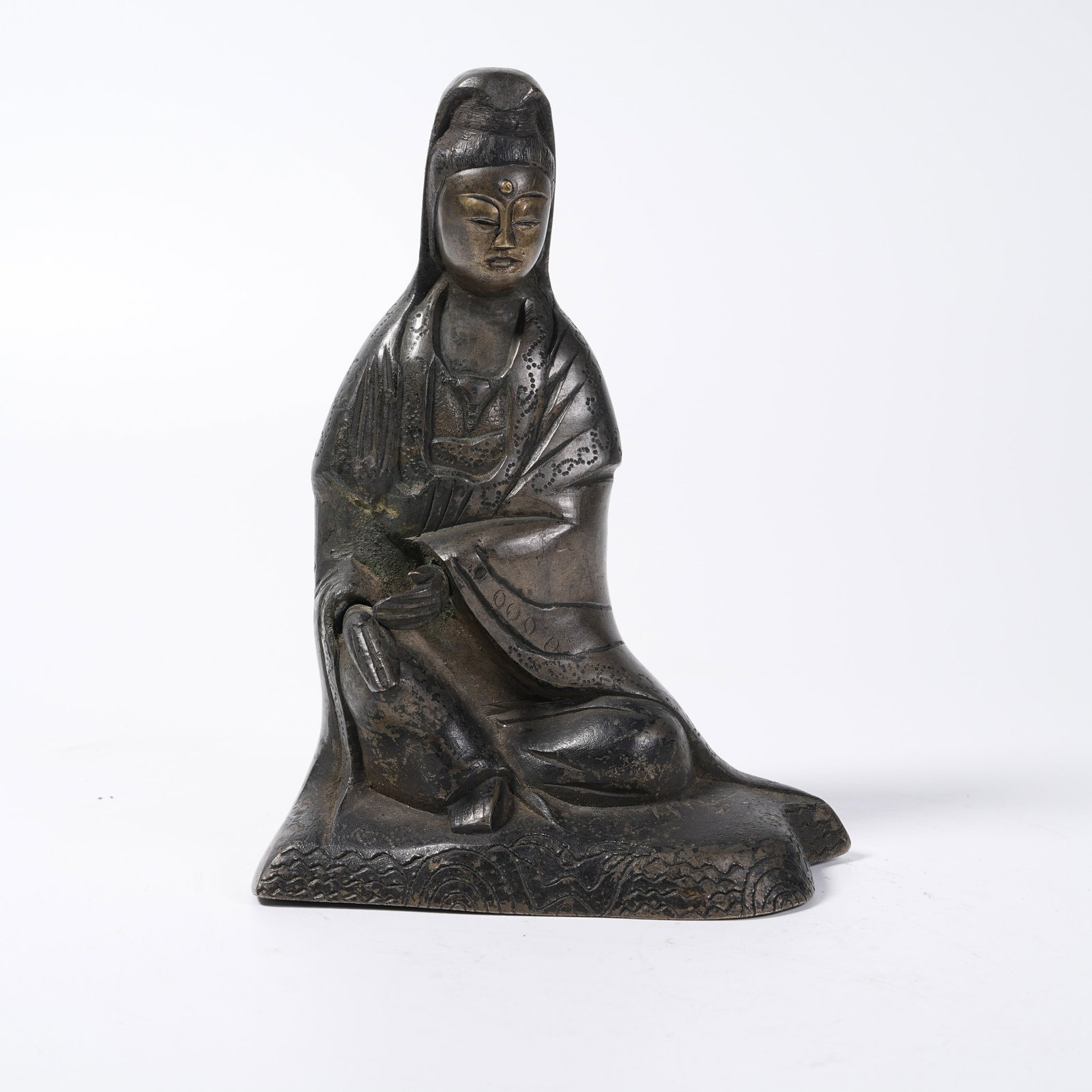 A BRONZE STATUE OF GUANYIN (1 of 9)