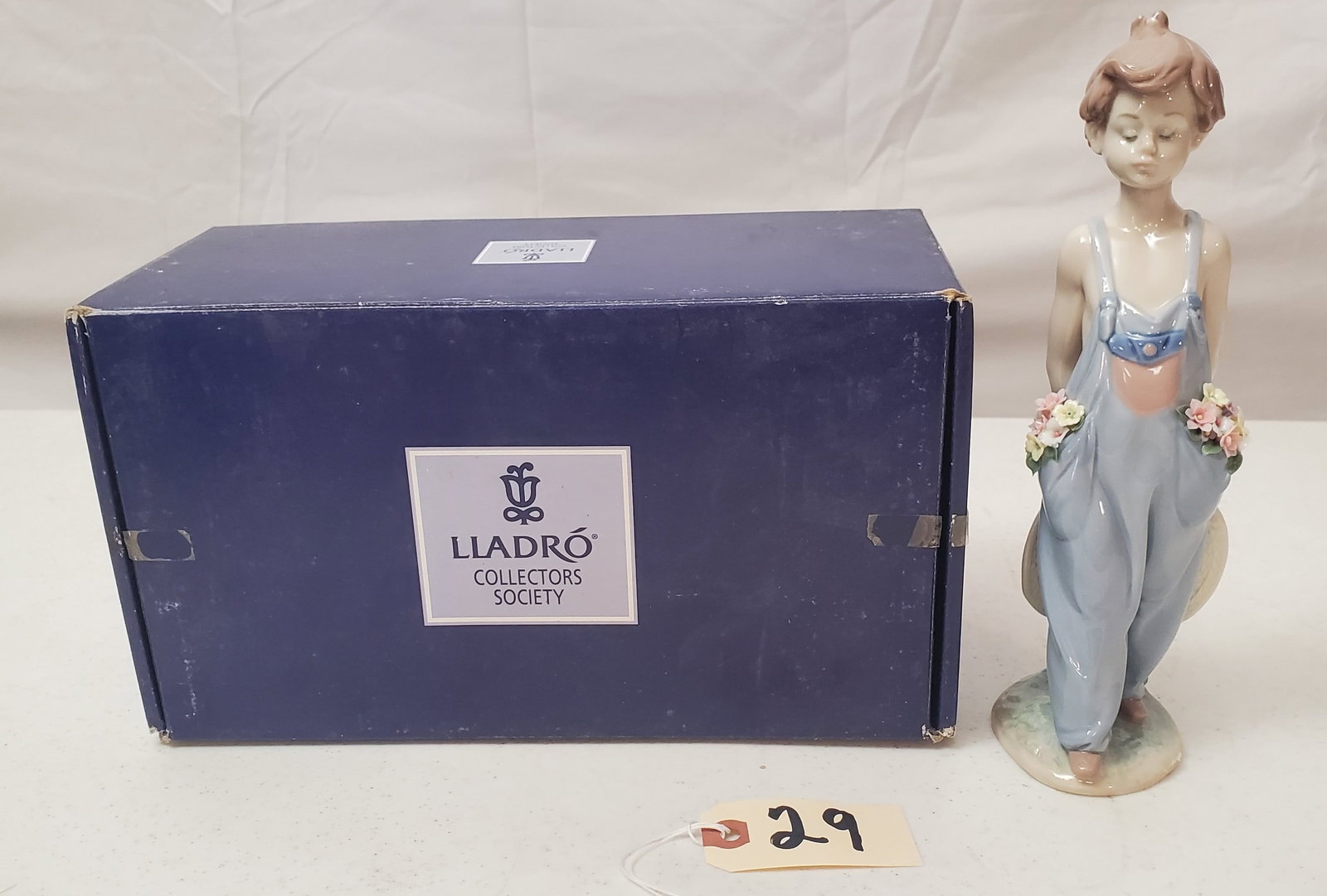 LLADRO SON PARA TI POCKET FULL OF WISHES FIGURAL STATUE (1 of 7)