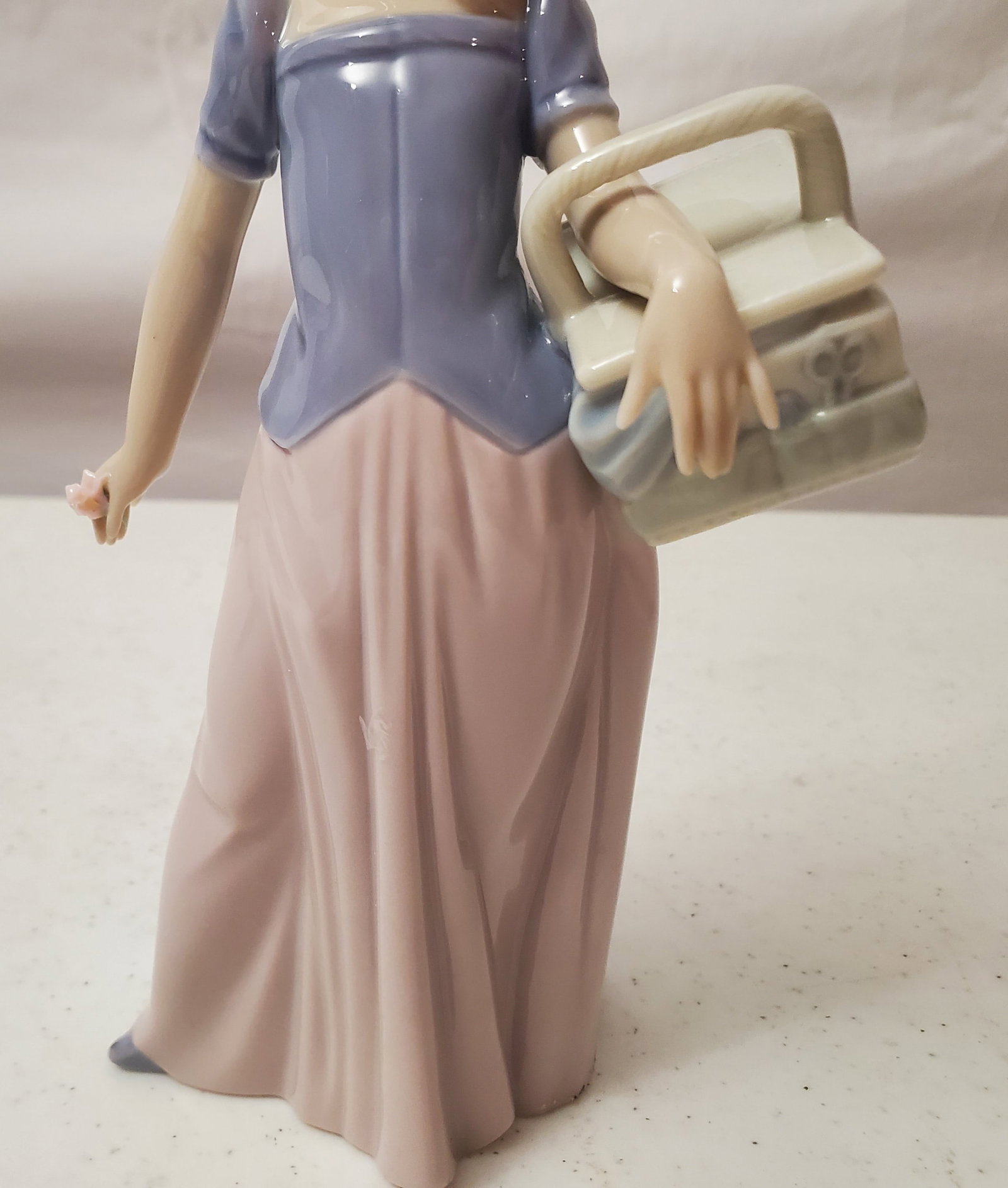 LLADRO TAILOR MADE PORCELAIN FIGURAL STATUE (1 of 4)