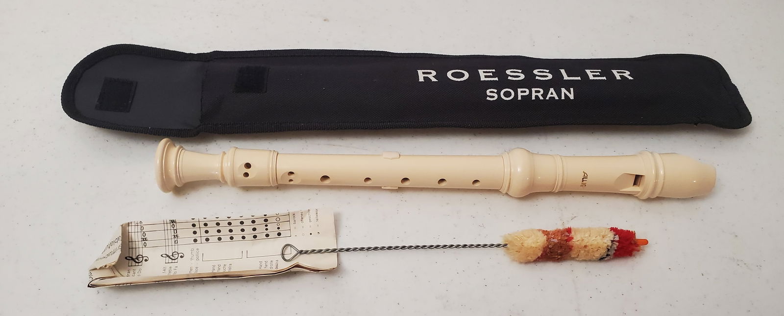 AULOS ROESSLER SOPRAN STUDENT RECORDER W/ CASE AND MUSIC: GREAT STUDENT MUSICAL PCE. IN NYLON CASE