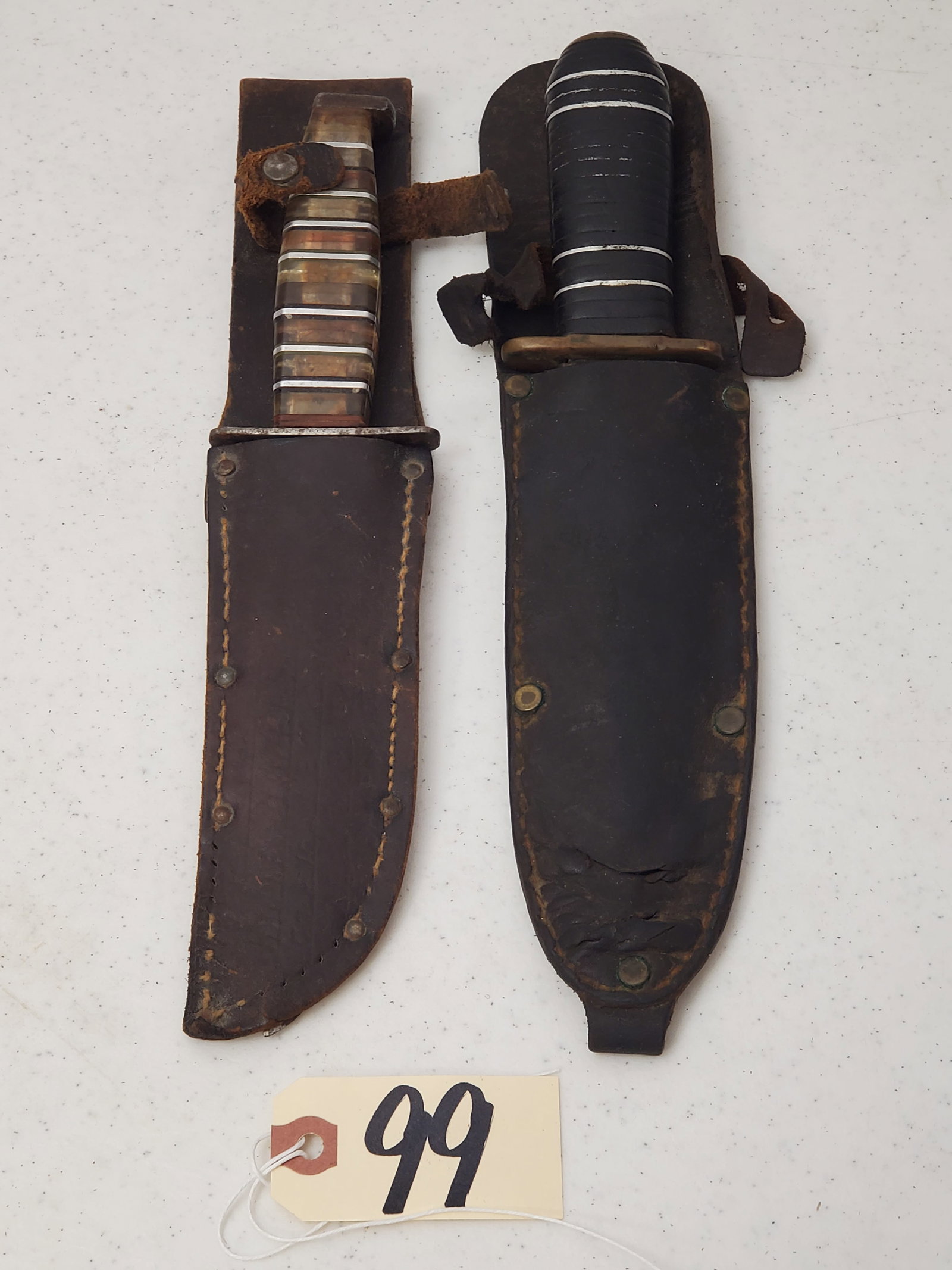 WWII MILITARY FIGHTING KNIVES USN MARK 2 KABAR WITH RESIN HANDLE LOT OF 2 FIXED BLADE MILITARY (1 of 11)