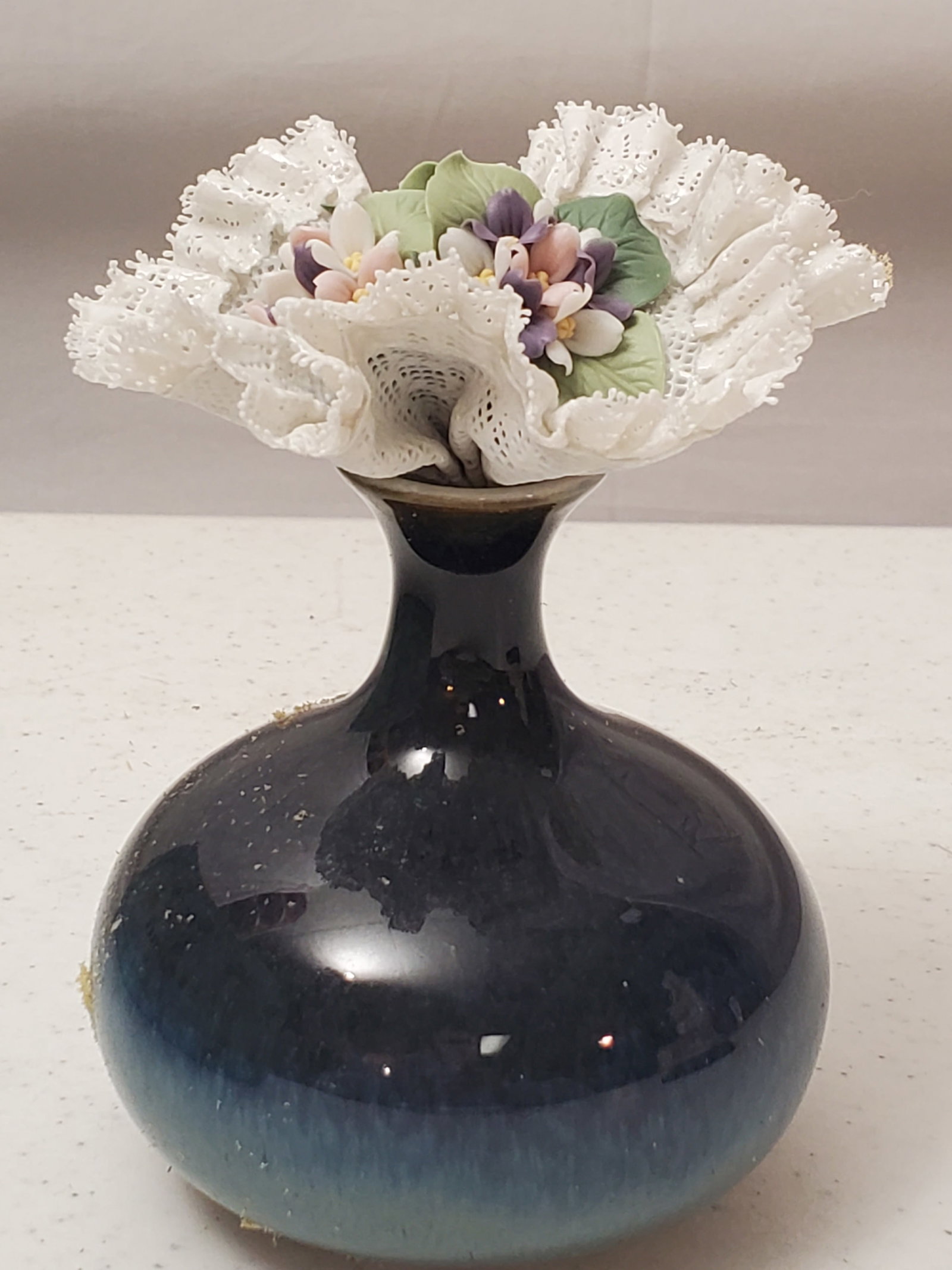 LLADRO BRILLO JARRITO PANZ. FLORES SILVESTRE AZUL PORCELAIN FIGURINE: INCLUDES ORIGINAL PACKAGING WITH NO CHIPS, CRACKS OR BREAKS STANDING 4.75 IN H