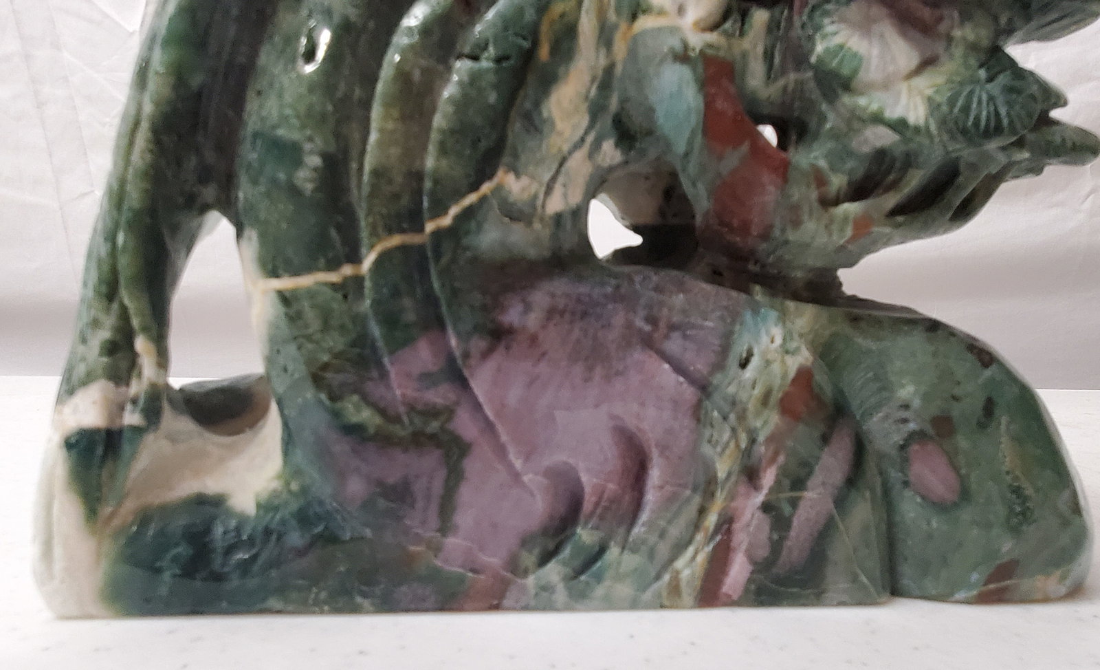 NATURAL CARVED OCEAN JASPER QUARTZ BIRD SCULPTURE: GREAT DISPLAY OF MINERAL CARVING MEASURING 7 X 9