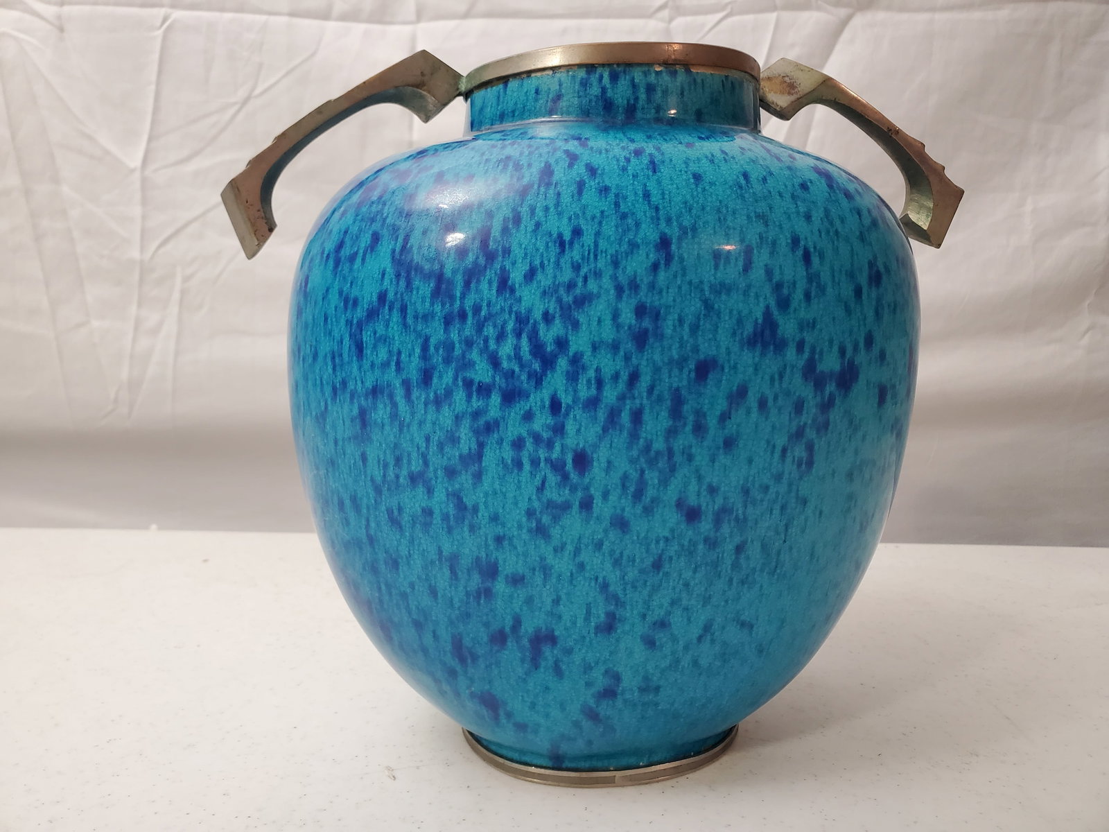 BELGIUM BOCH FES LA LOUVIERE FABRICATION BELGE HANDLED JARDINERE NO. 1291: GREAT BRASS / COPPER BASE AND HANDLE OVER SPONGED PORCELAIN VASE MEASURING 10 X 11