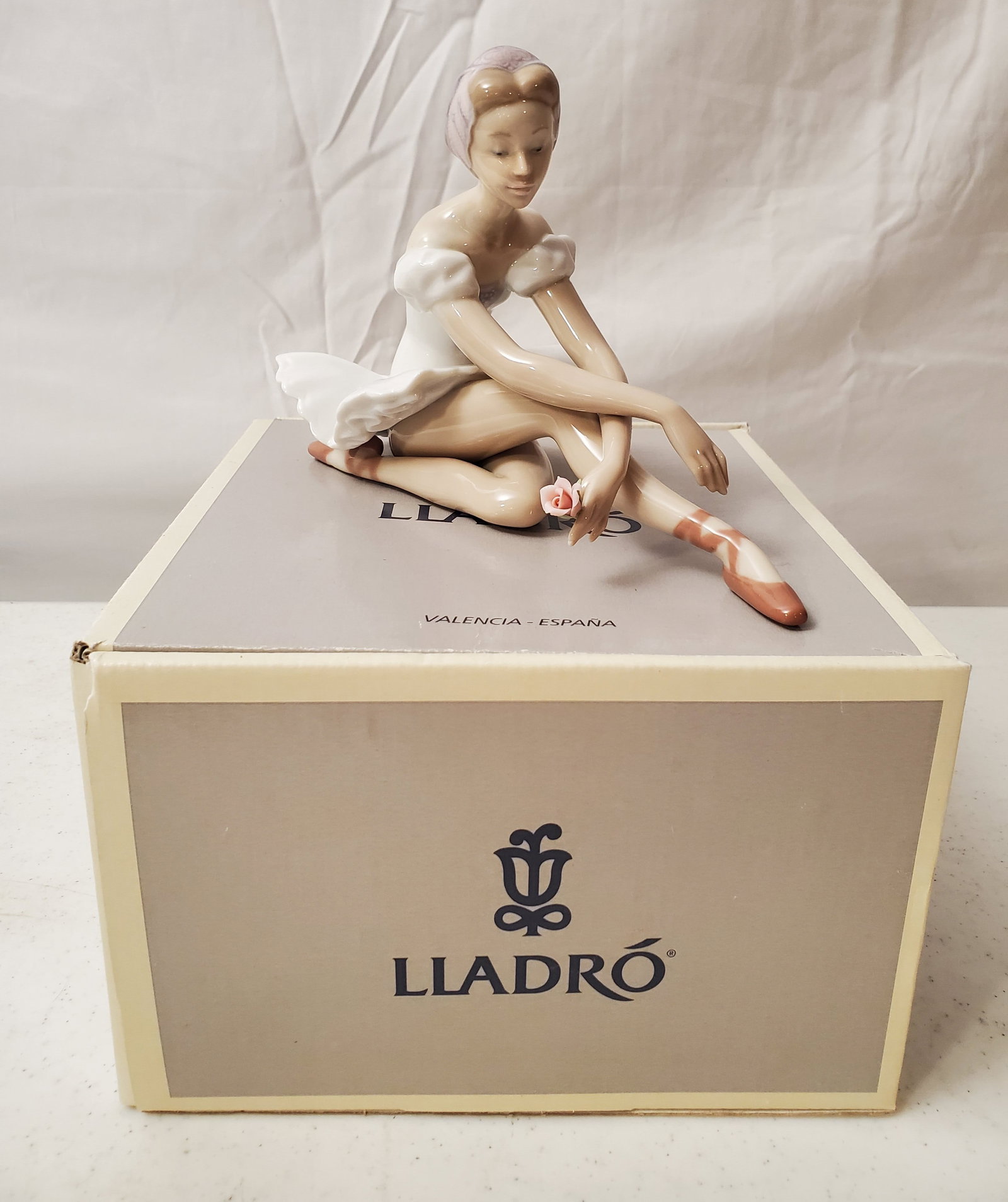 LLADRO ROSE BALLET LADY FIGURAL PORCELAIN STATUE NO 5919 (1 of 14)