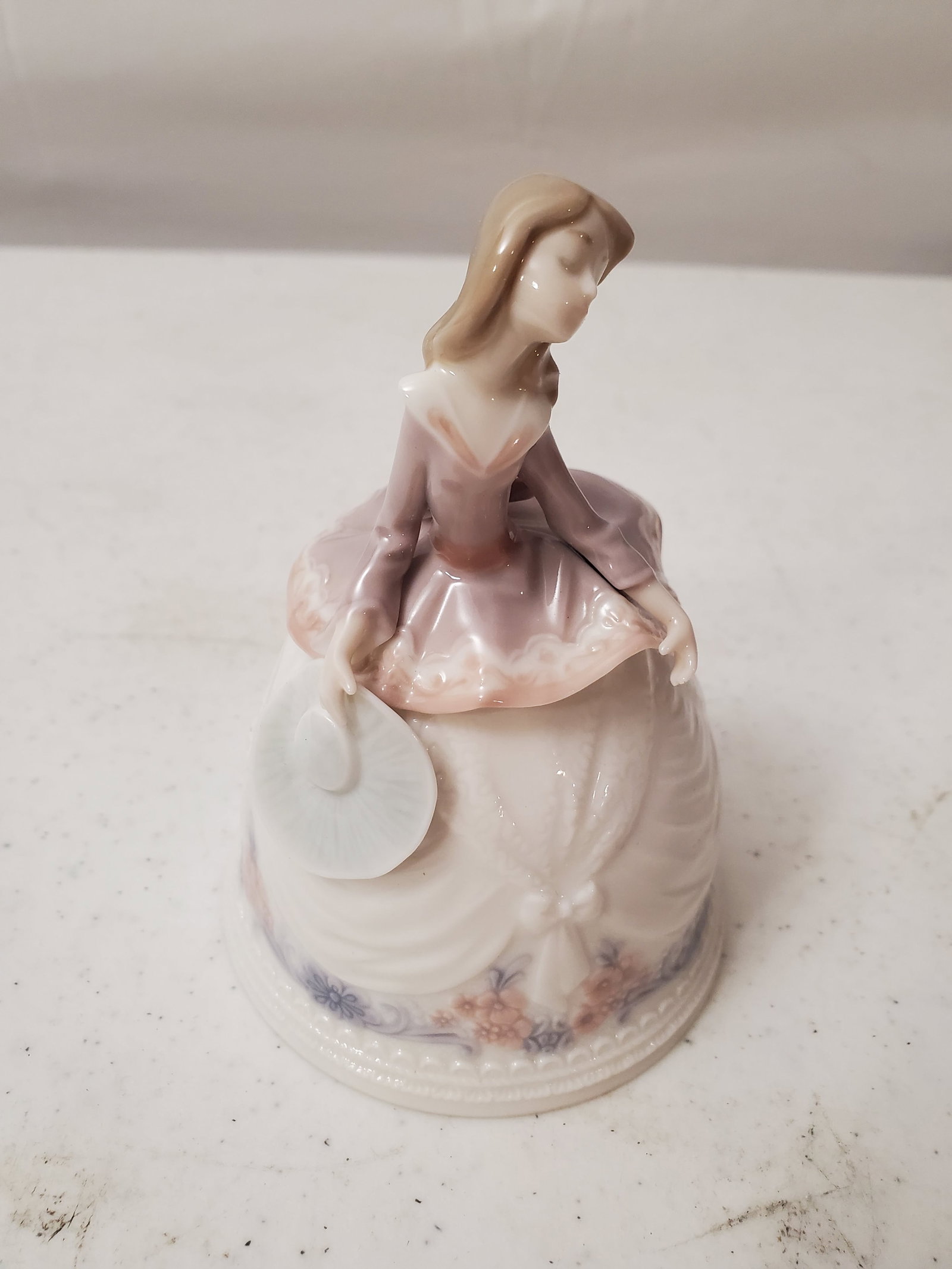 LLADRO SOUNDS OF FALL PORCELAIN BELL NO 05955 (1 of 10)