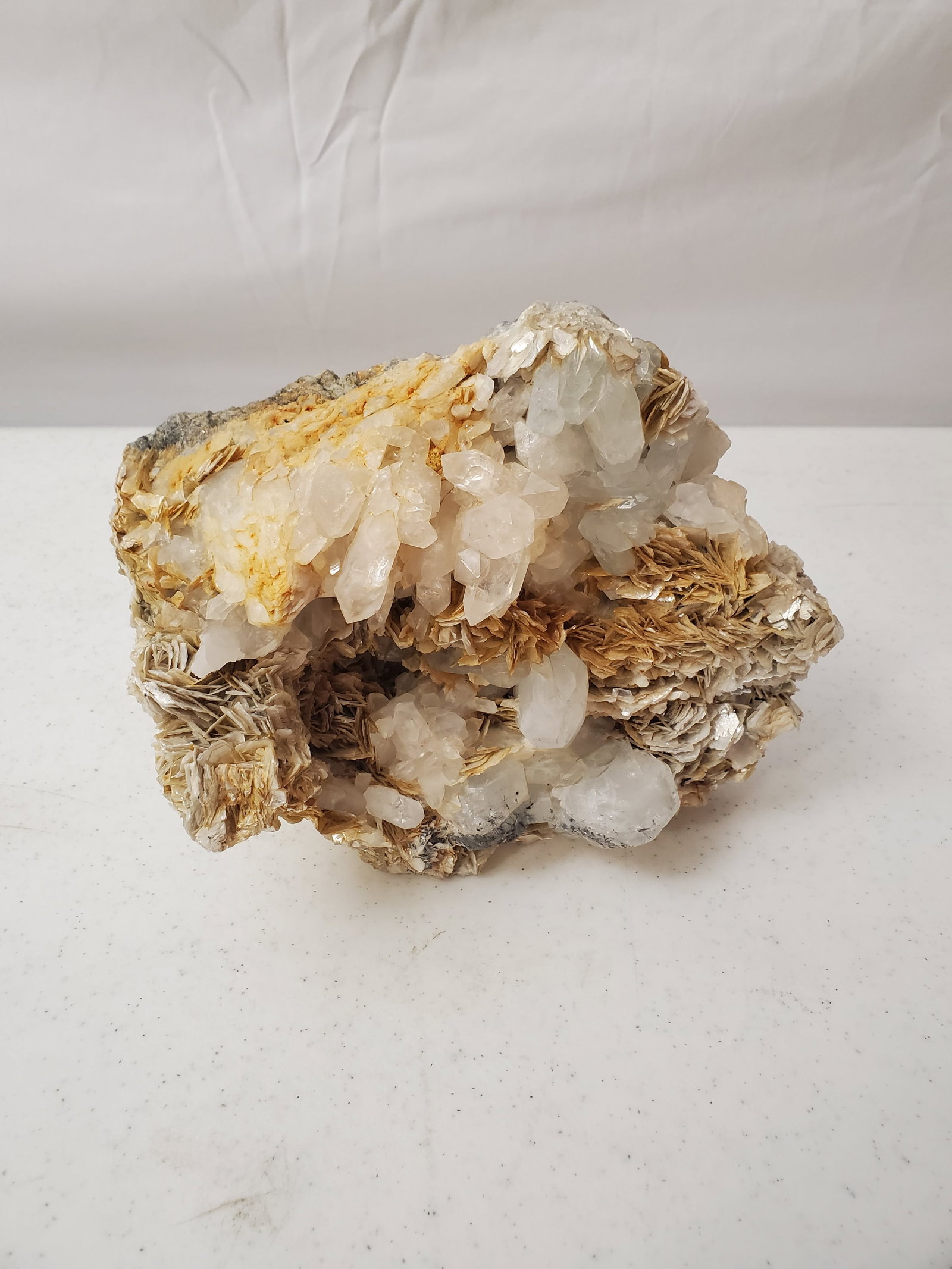 DECORATIVE NATURAL CLUSTER OF QUARTZ CRYSTAL (1 of 10)