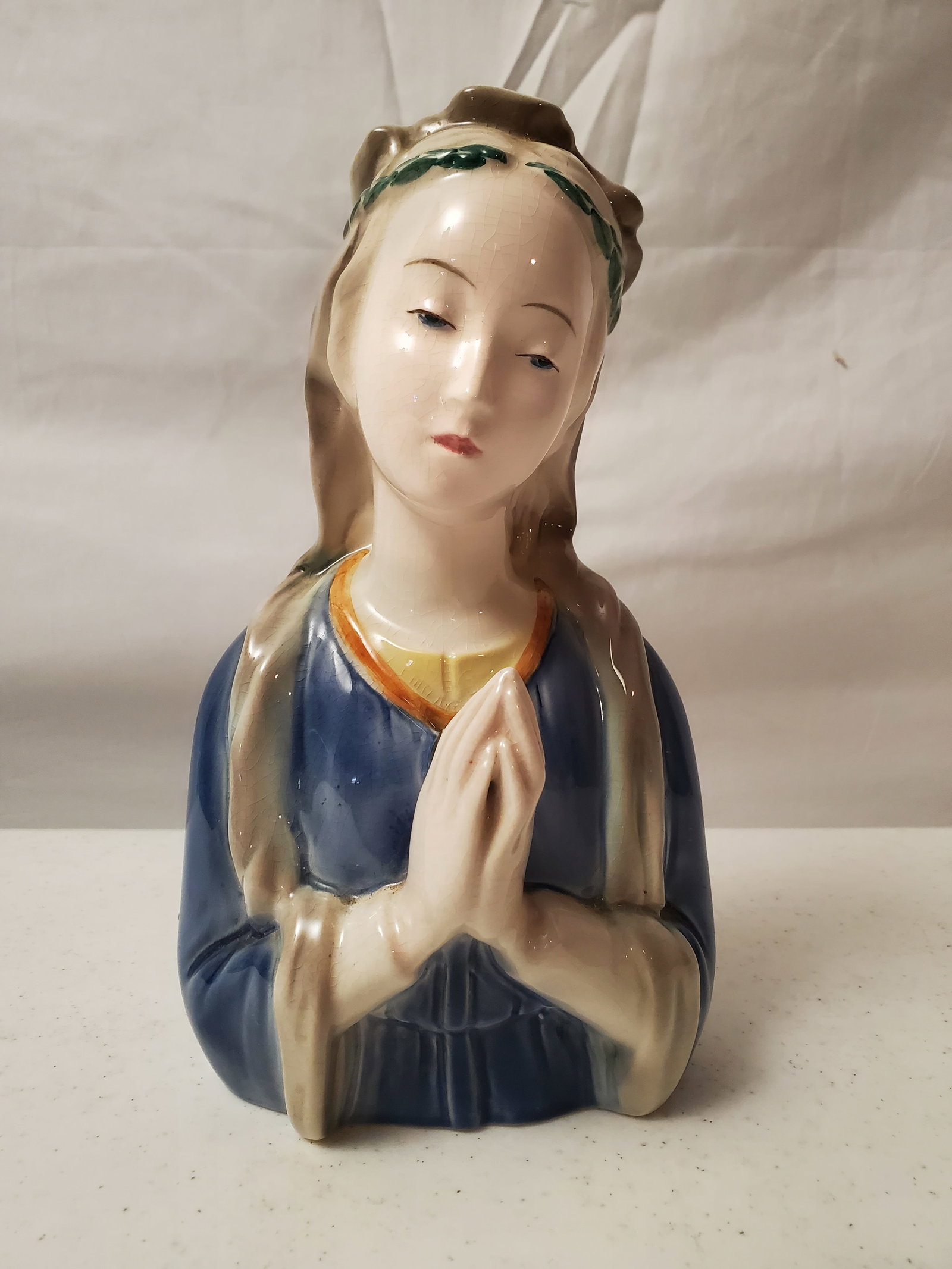 VINTAGE GOLDSCHEIDER CERAMIC ART DECO PRAYING MADONNA FIGURINE (1 of 7)