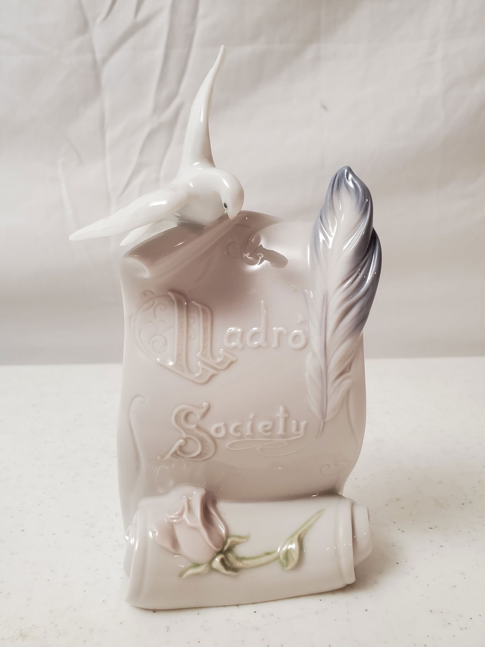 LLADRO SOCIETY "ART BRING US TOGETHER" PORCELAIN PLAQUE (1 of 6)