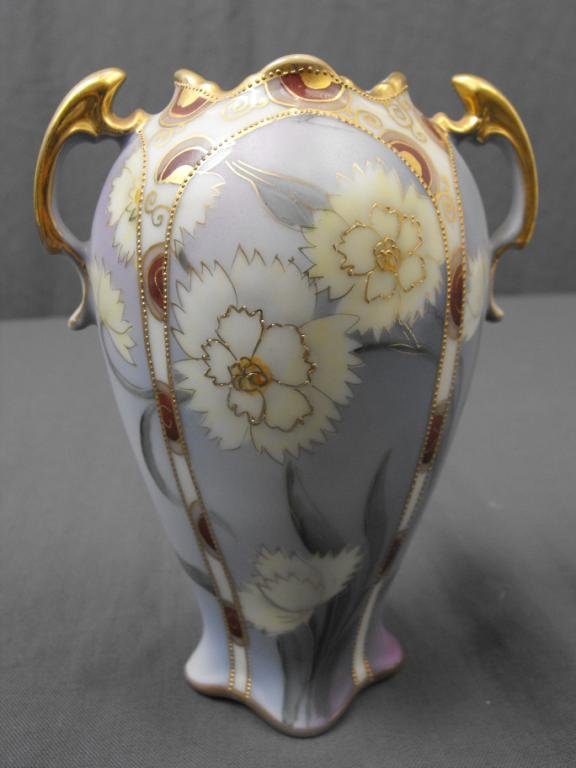 High Quality Hand painted Nippon Vase: A 1920s HP NIppon vase. 6"