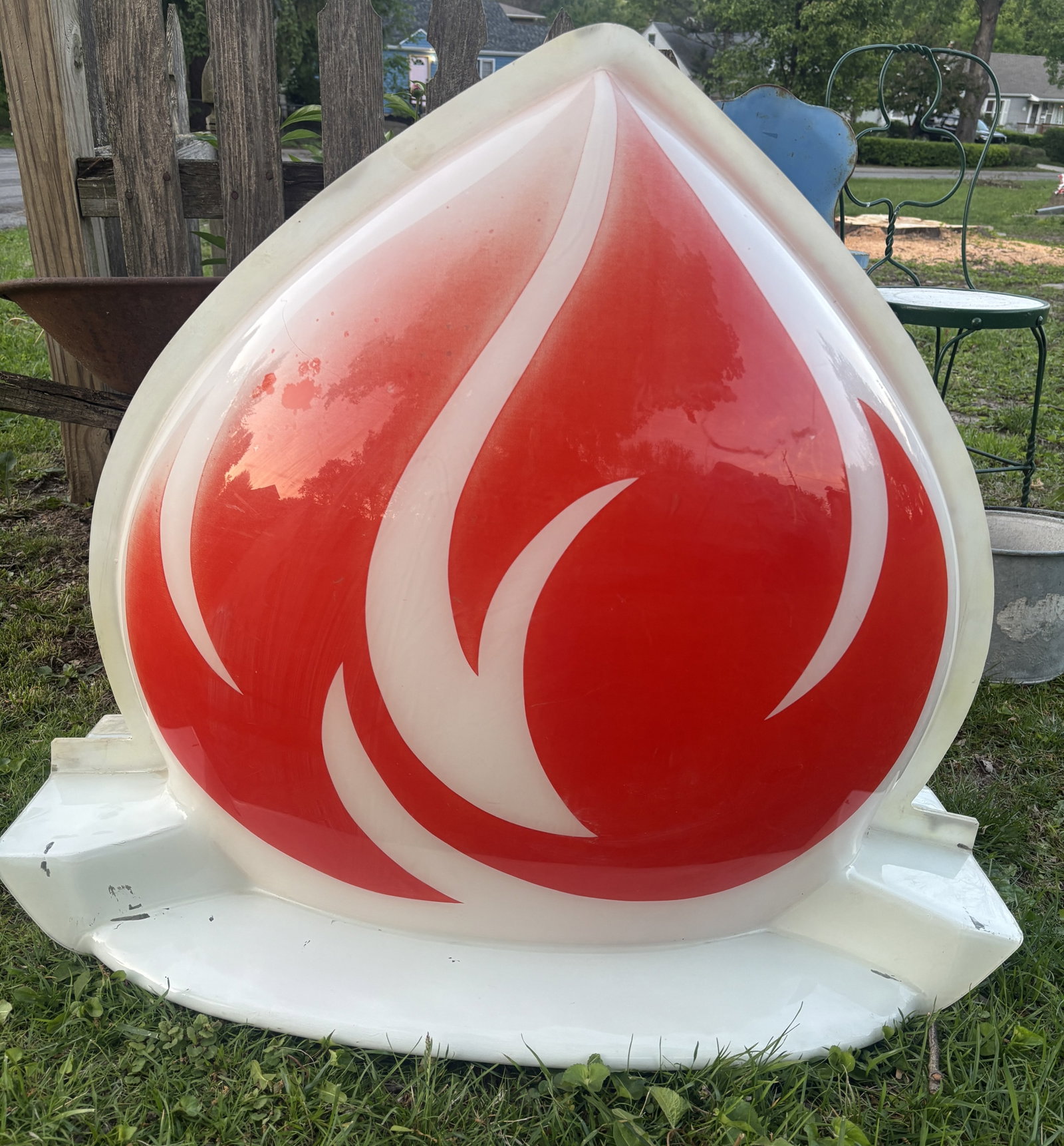 Large 30"x28' Standard Oil Torch Flame Sign.: Large 30"x28' Standard Oil Torch Flame Sign. Displays well. shows some fading on the top. see pics. Pick only, St. Joseph Mo. any questions, 816-261-5697, auctioneer Ty Huffer