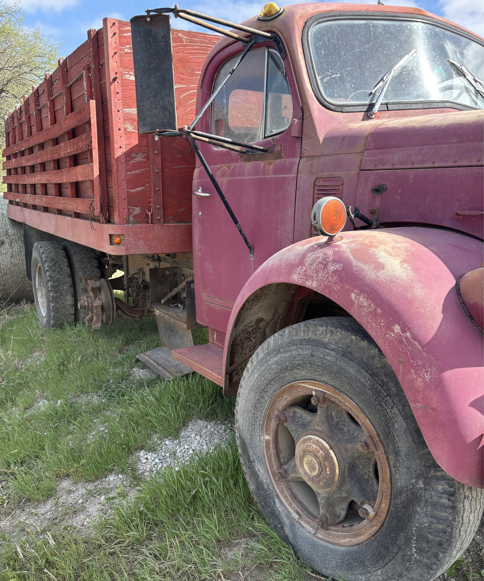 1961 REO Gold comet Farm Grain Truck Runs - 4