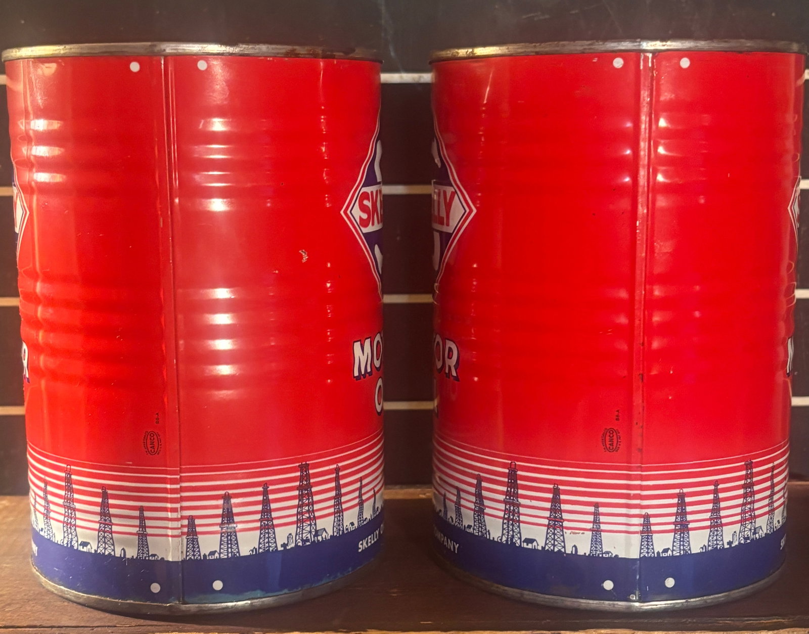 Pair of 1940s Skelly Quart Metal Motor Oil Cans - 4