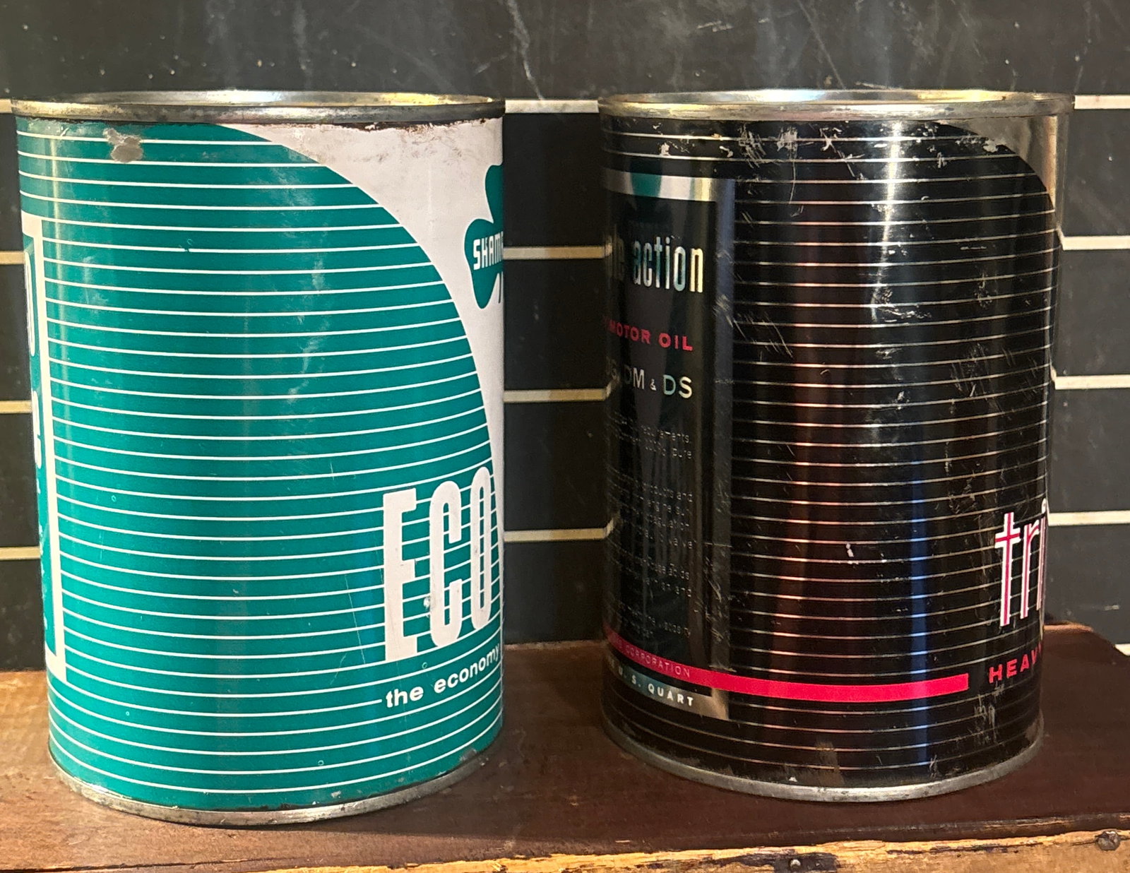NOS Pair of Shamrock Metal motor oil Cans - 5