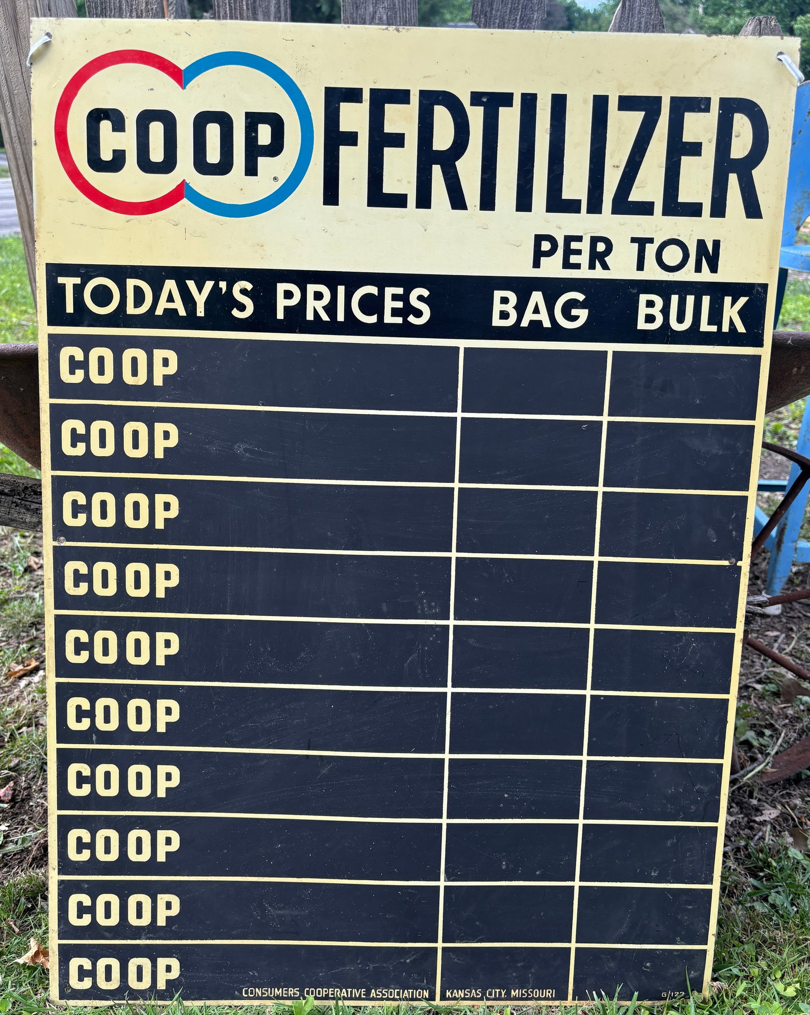 Vintage COOP Fertilizer Metal Store Price Board KC Mo.: Vintage COOP Fertilizer Metal Store Price Board KC Mo. In Very good condition. Has Green back. Flat rate shipping $35 or pick up in St. Joseph Mo