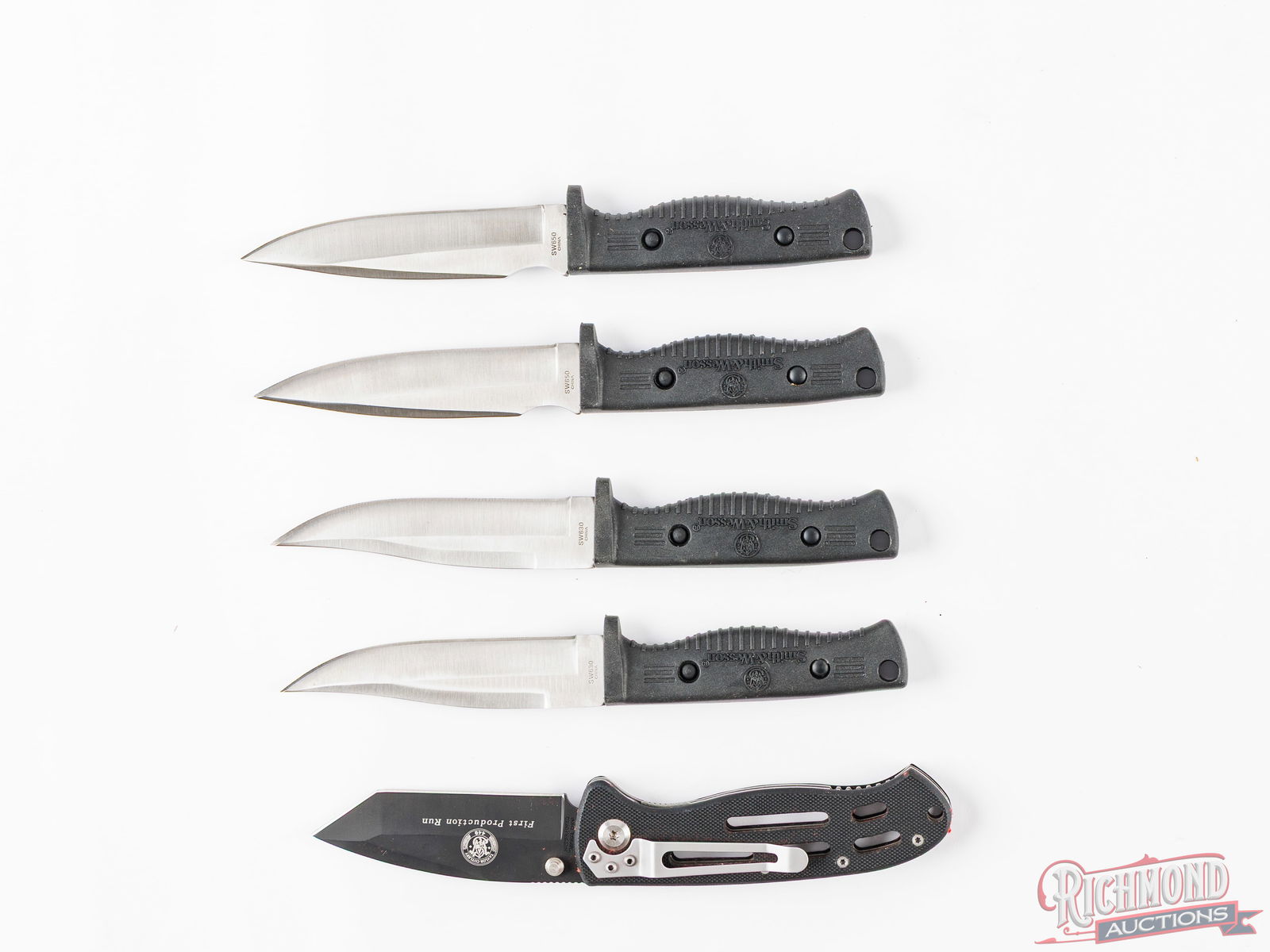 Four Smith & Wesson Small Fixed Blade Hunting Knives & Limited Edition Folder - 3